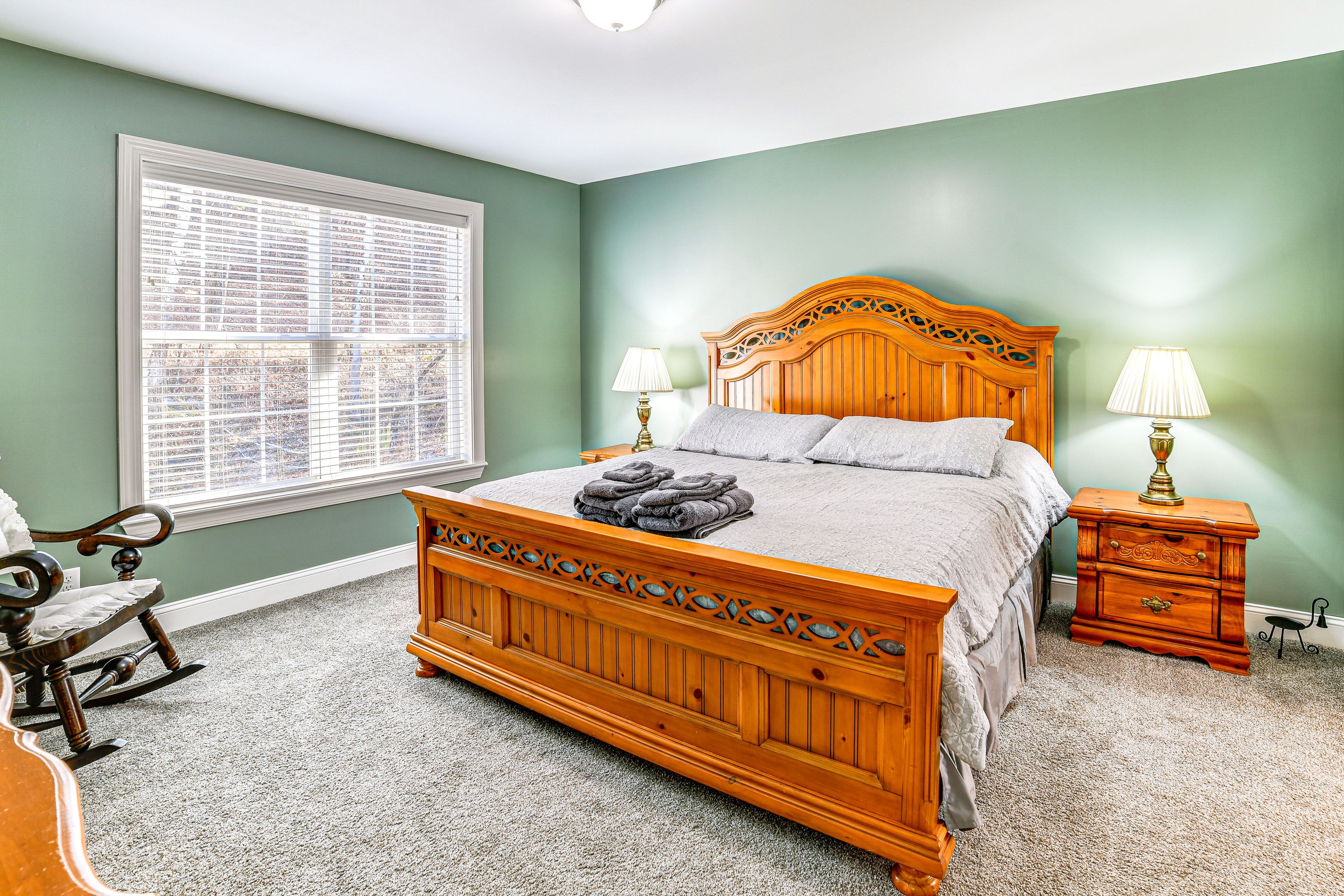 Bedroom 1 | King Bed | Smart TV | Main Floor