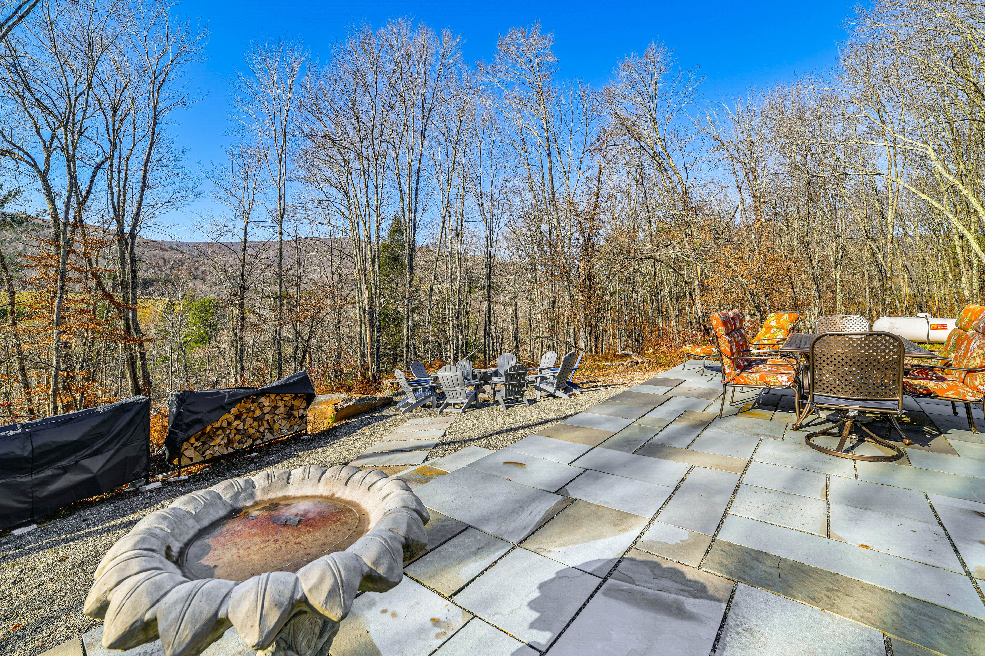 House Exterior | Patio | Dining Area | Gas Grill | Fire Pit | Mountain Views