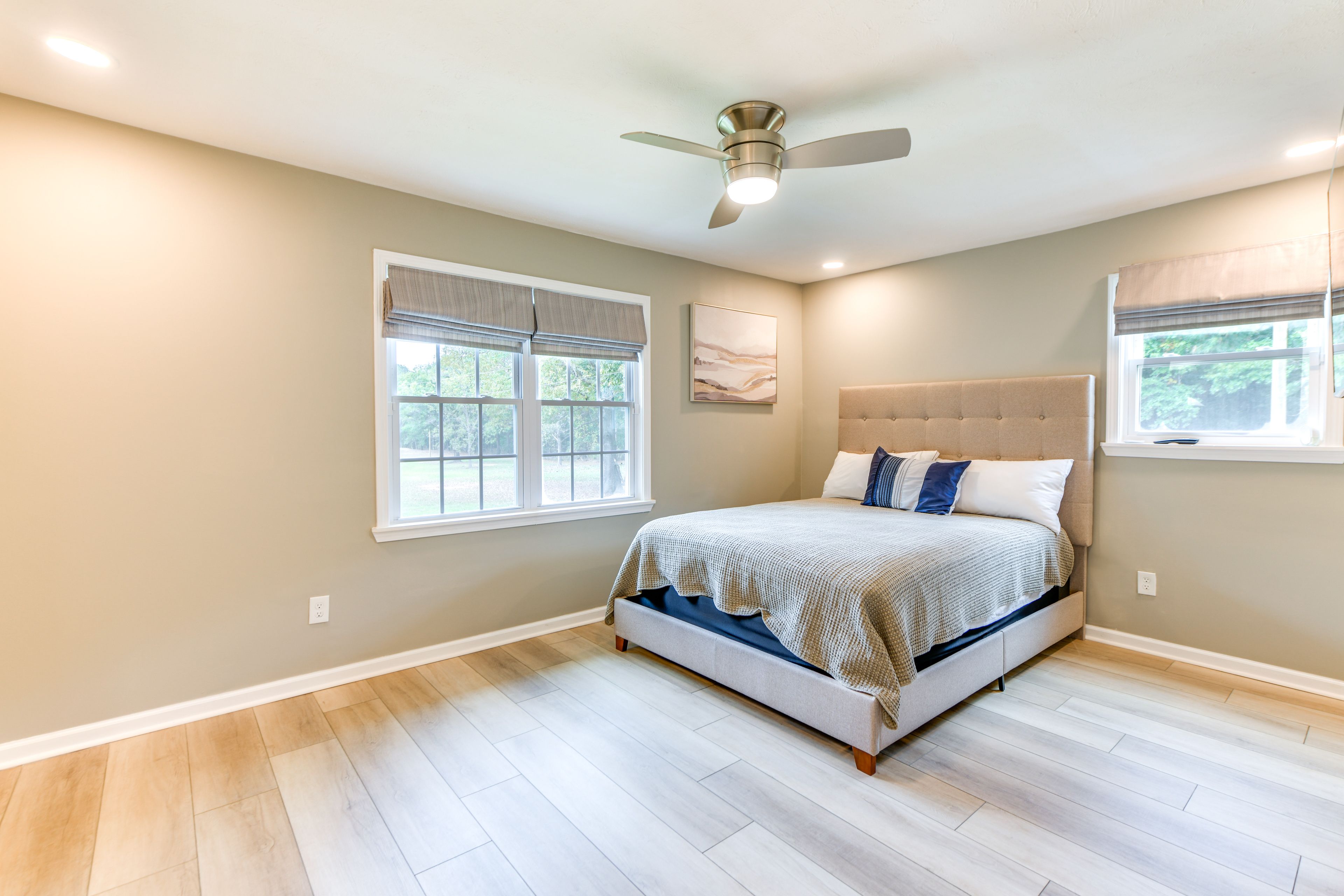 Bedroom 2 | Queen Bed | Smart TV