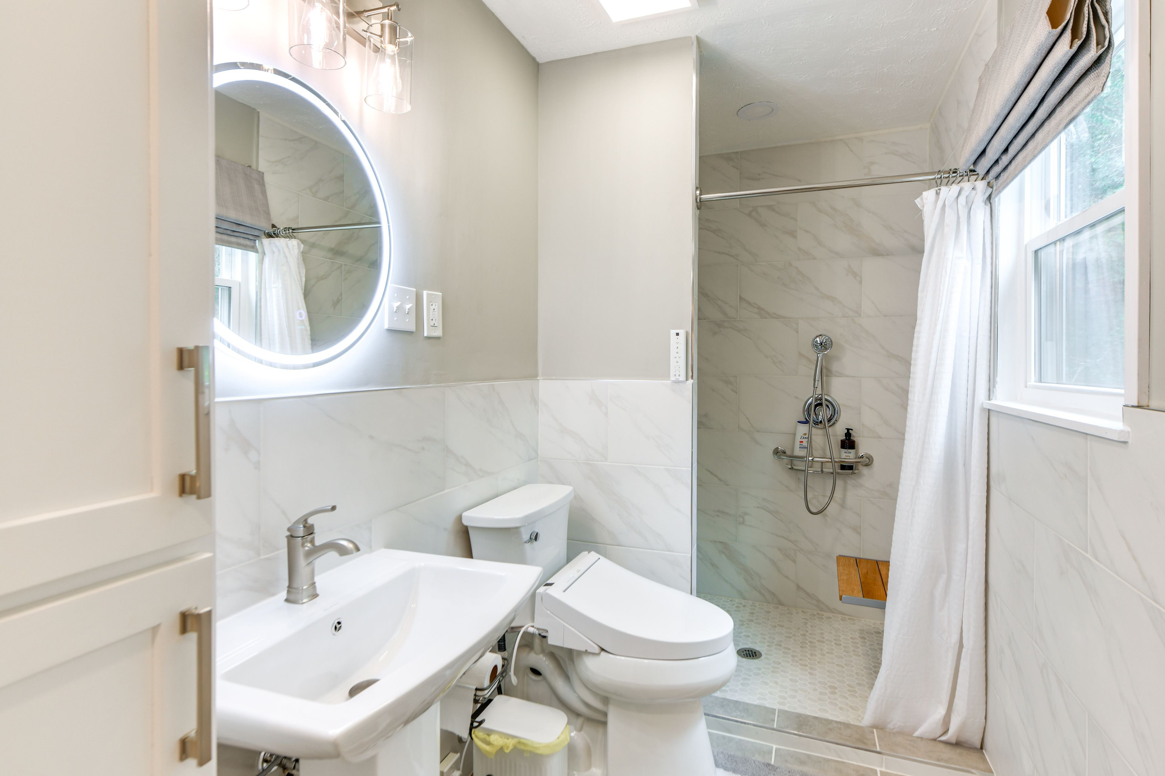 En-Suite Bathroom | Towels Provided | Complimentary Toiletries
