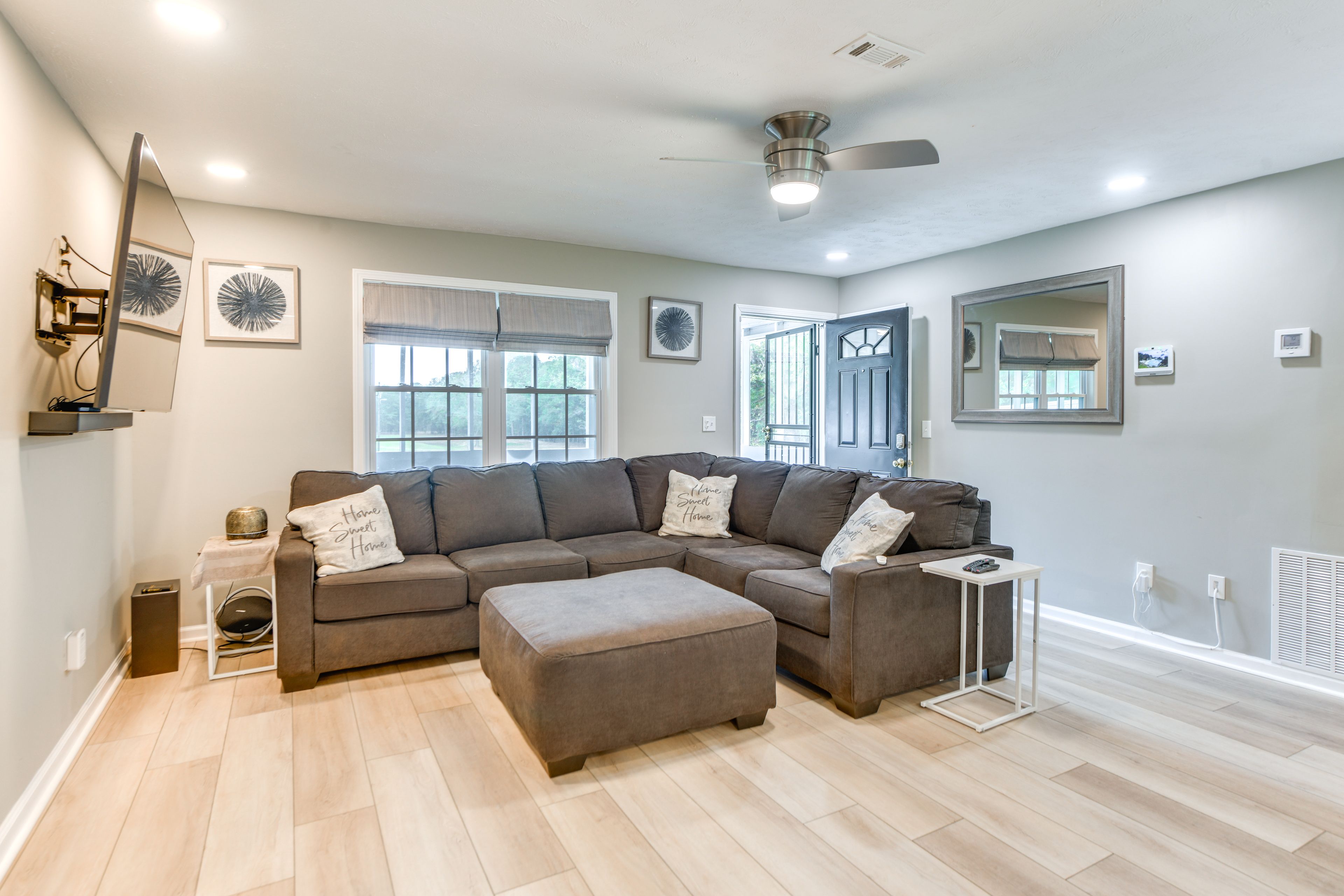 Living Room | Smart TV | Free WiFi