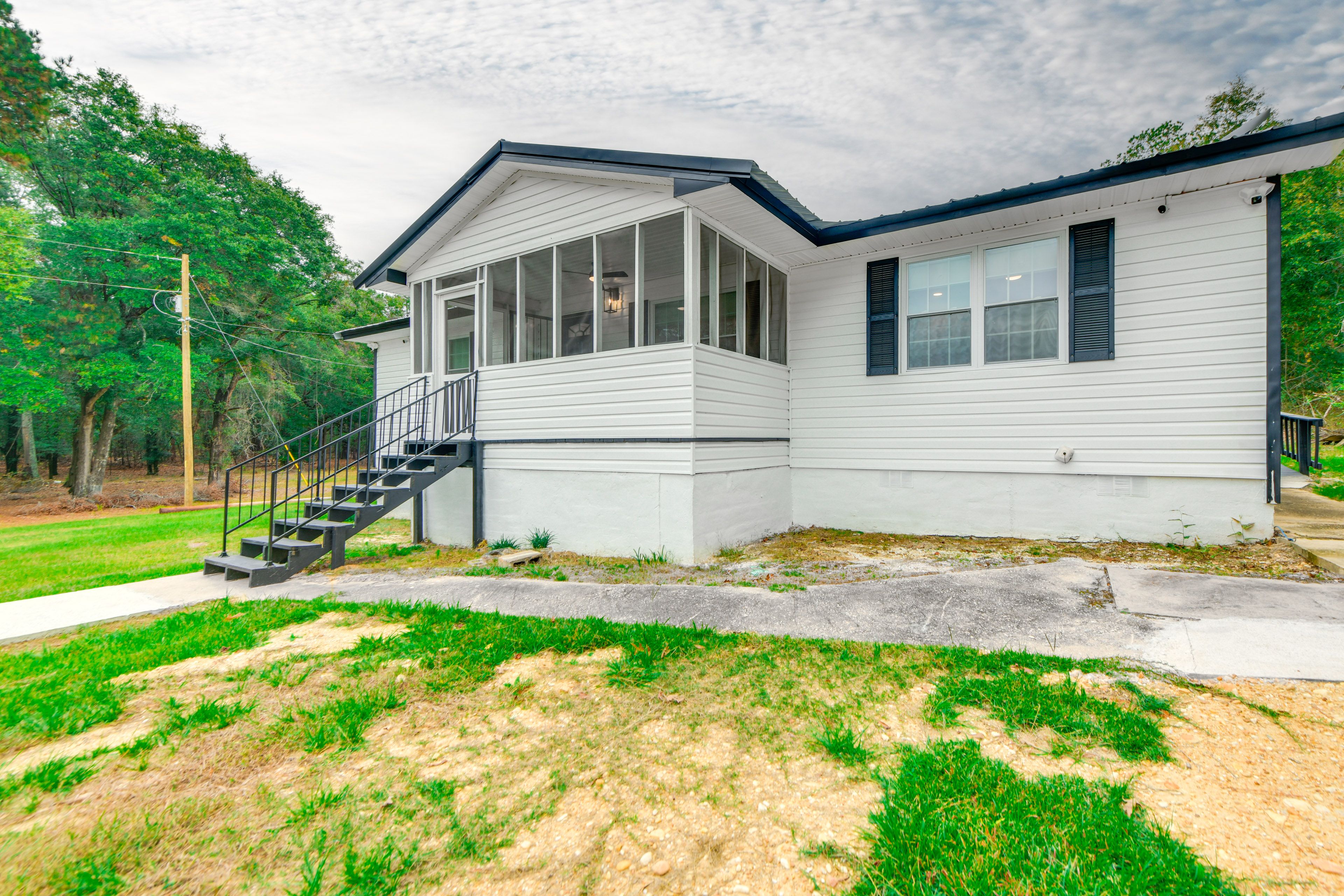 Shorter Vacation Rental | 3BR | 2BA | 1,200 Sq Ft | Step-Free Access