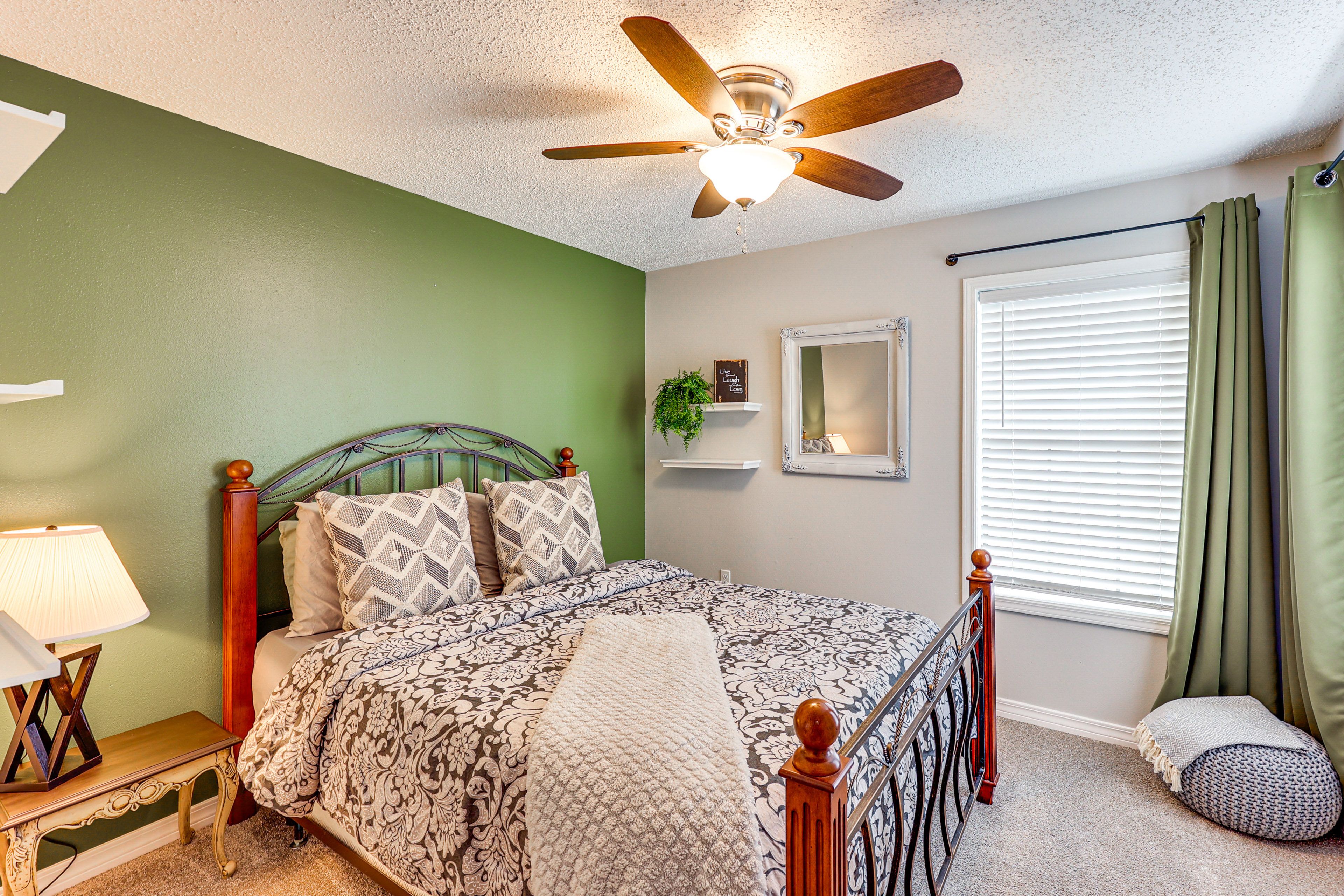 Bedroom 3 | Queen Bed