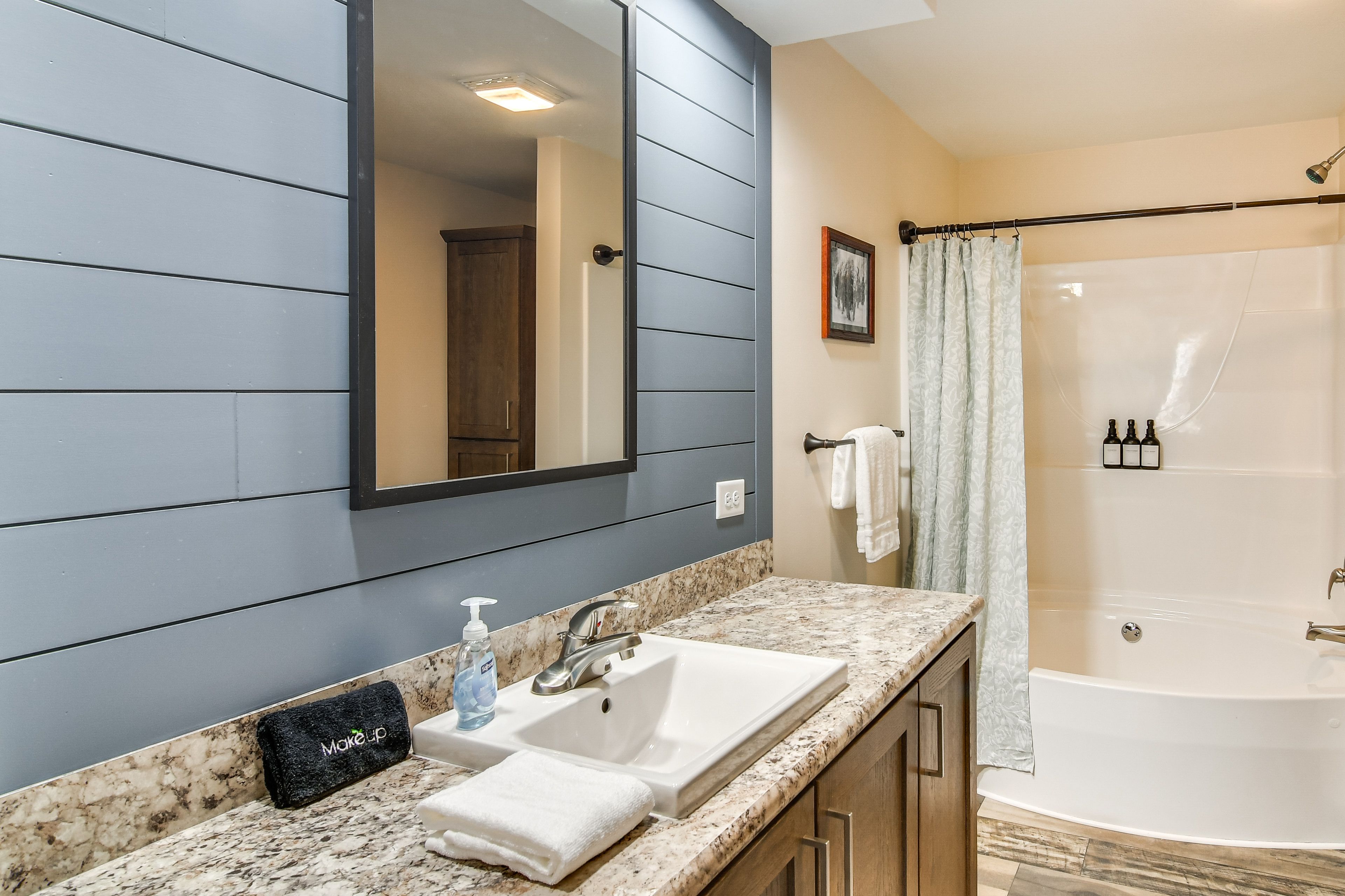 Full Bathroom | 1st Floor