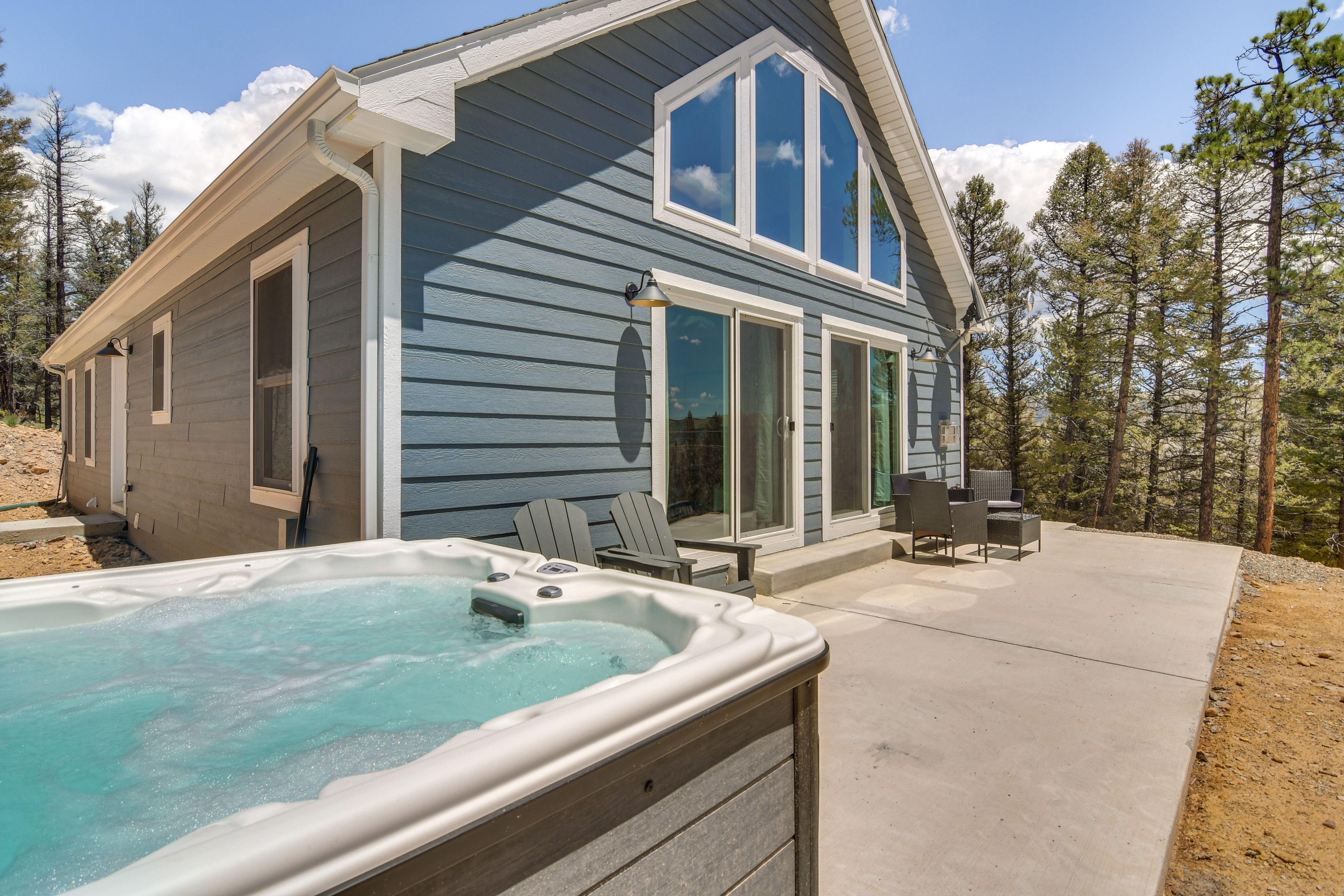 Outdoor Space | 2-Story Cabin
