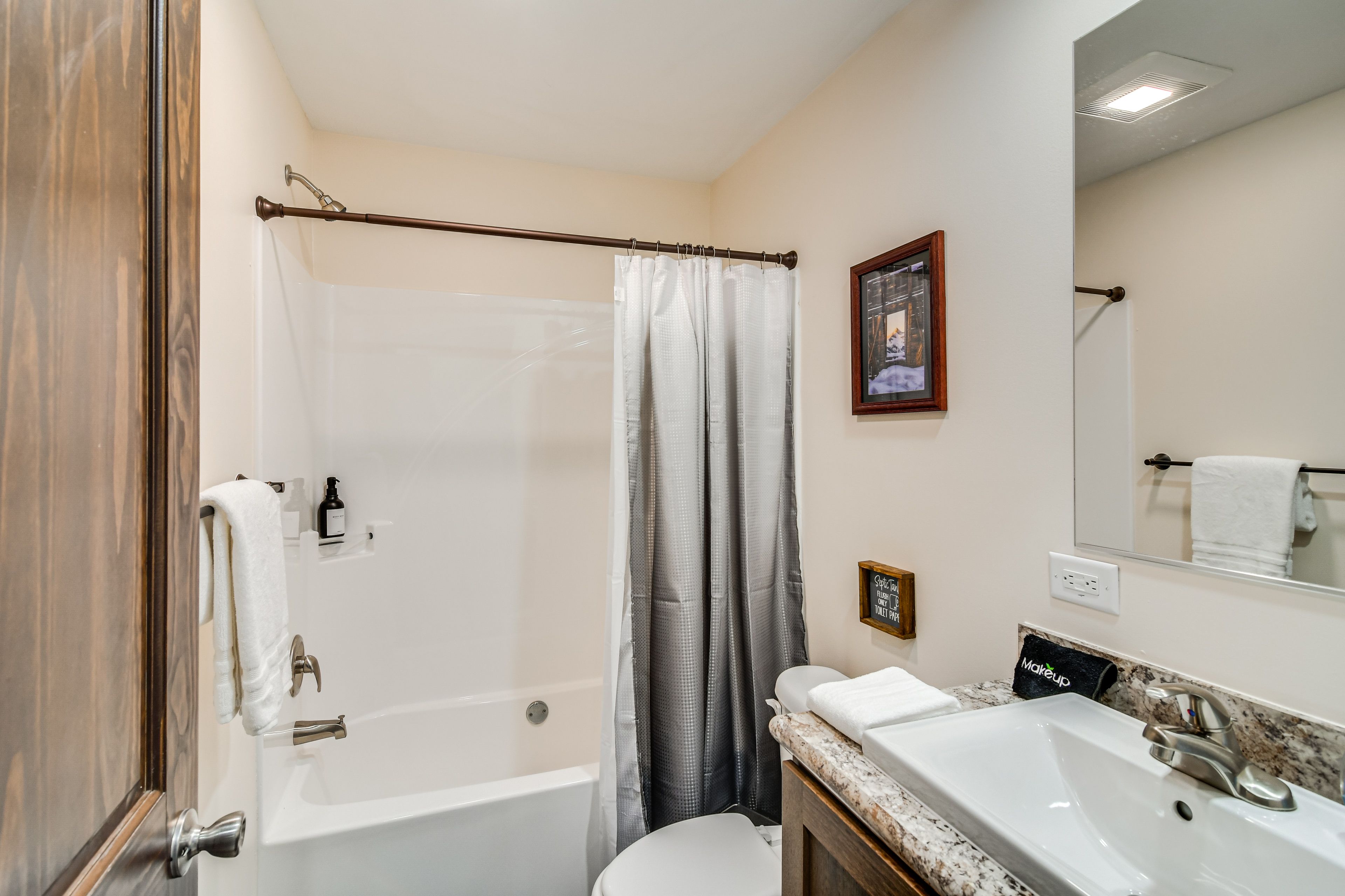 Full Bathroom | 1st Floor