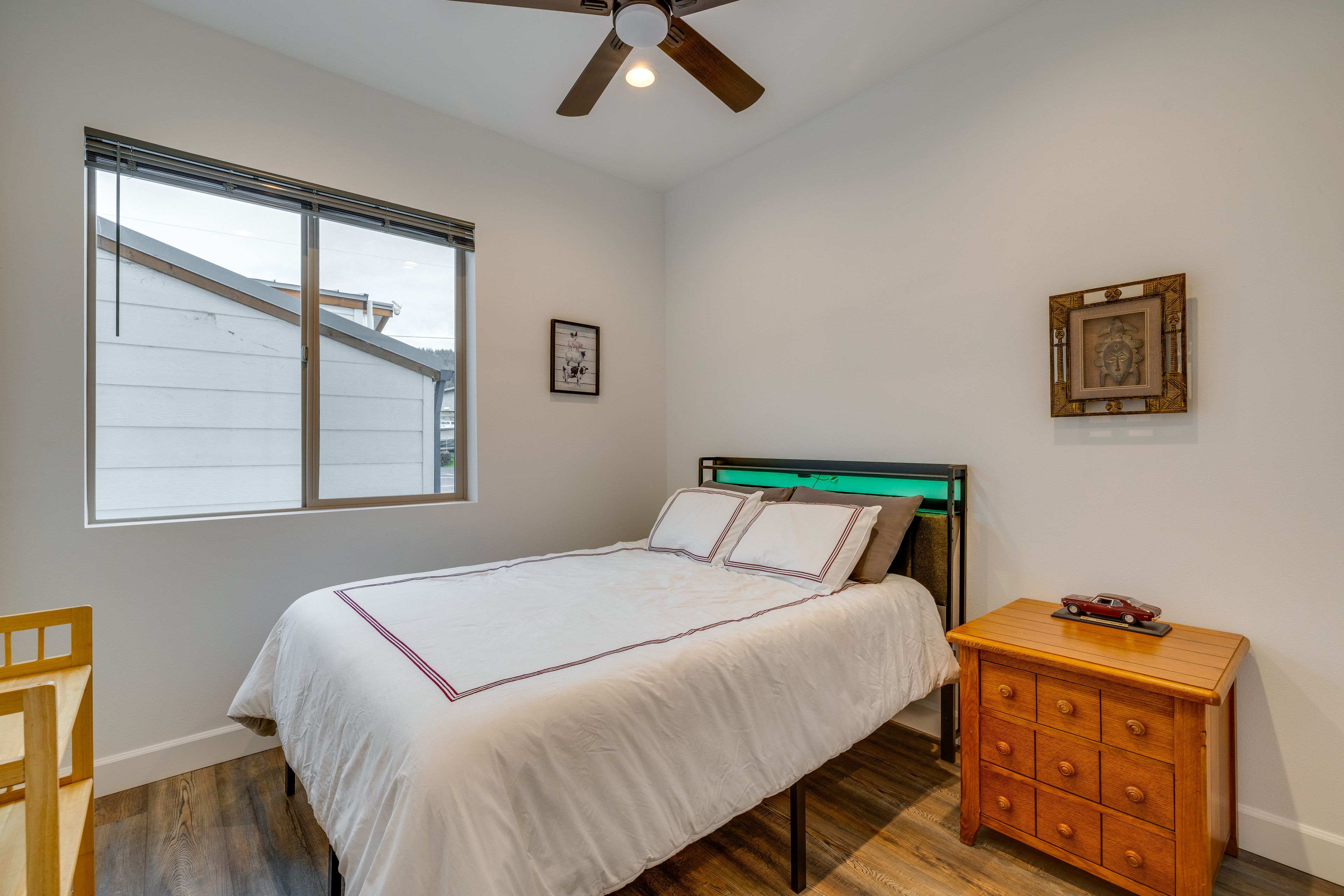 Bedroom 1 | Queen Bed