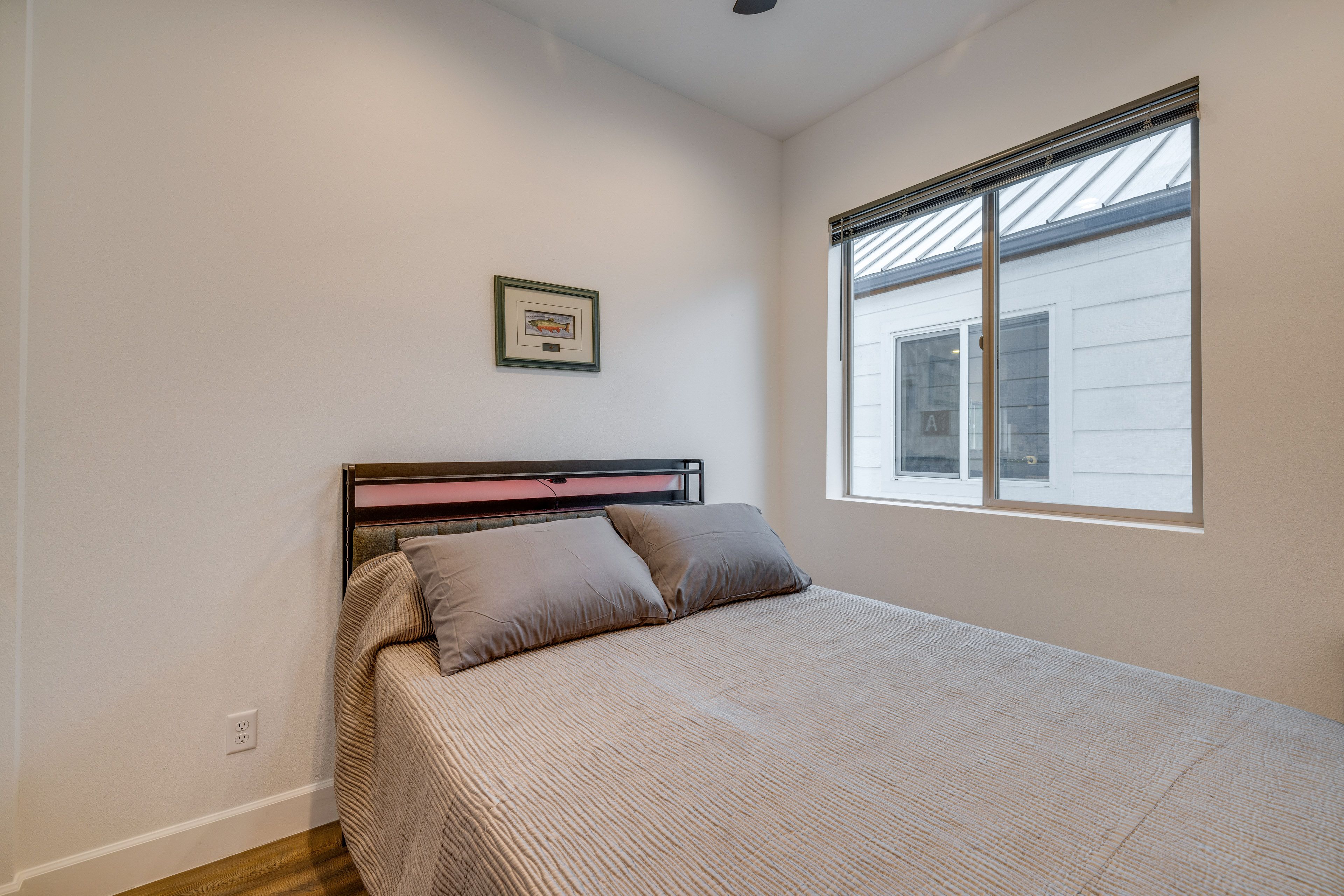 Bedroom 2 | Queen Bed