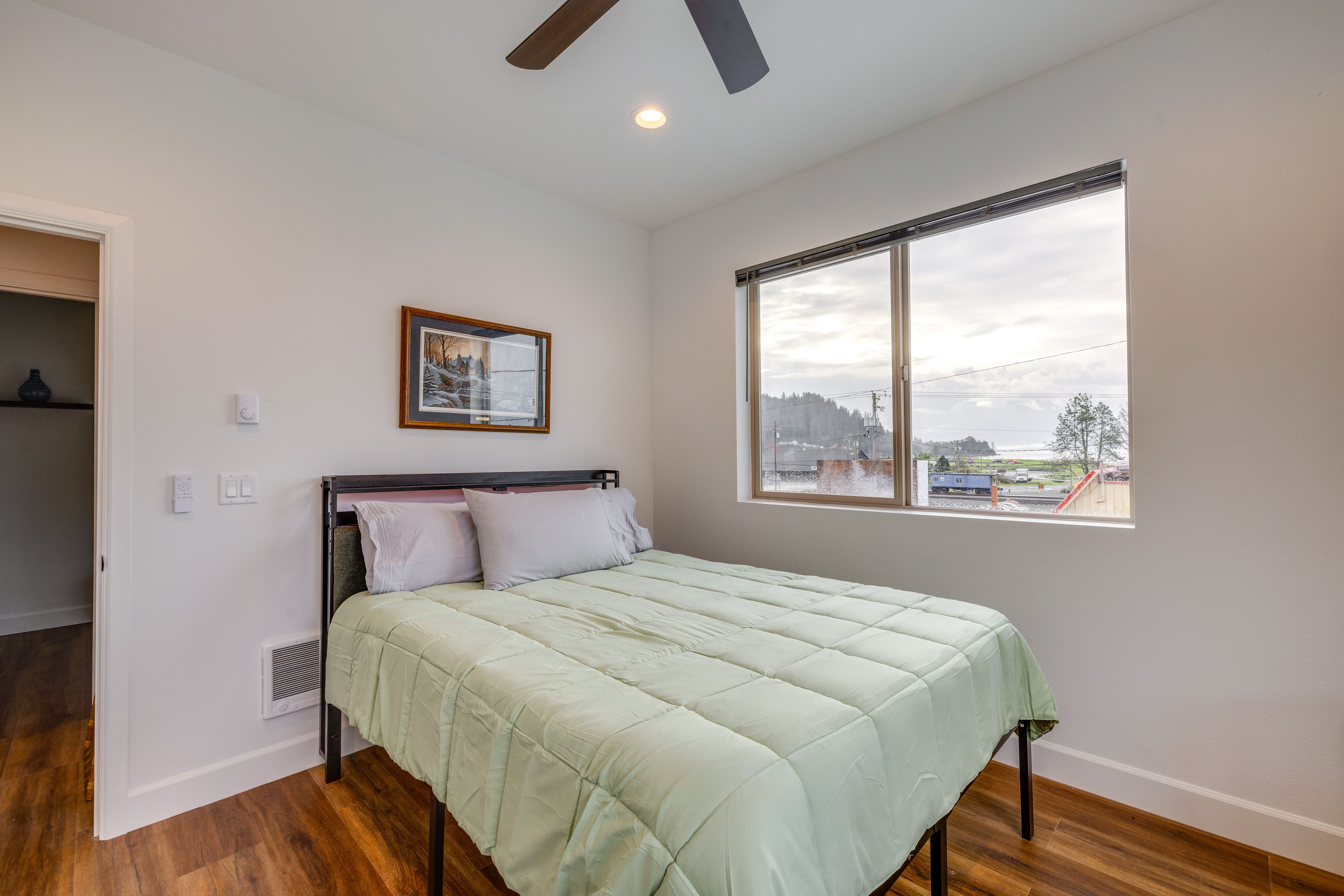Bedroom 3 | Queen Bed