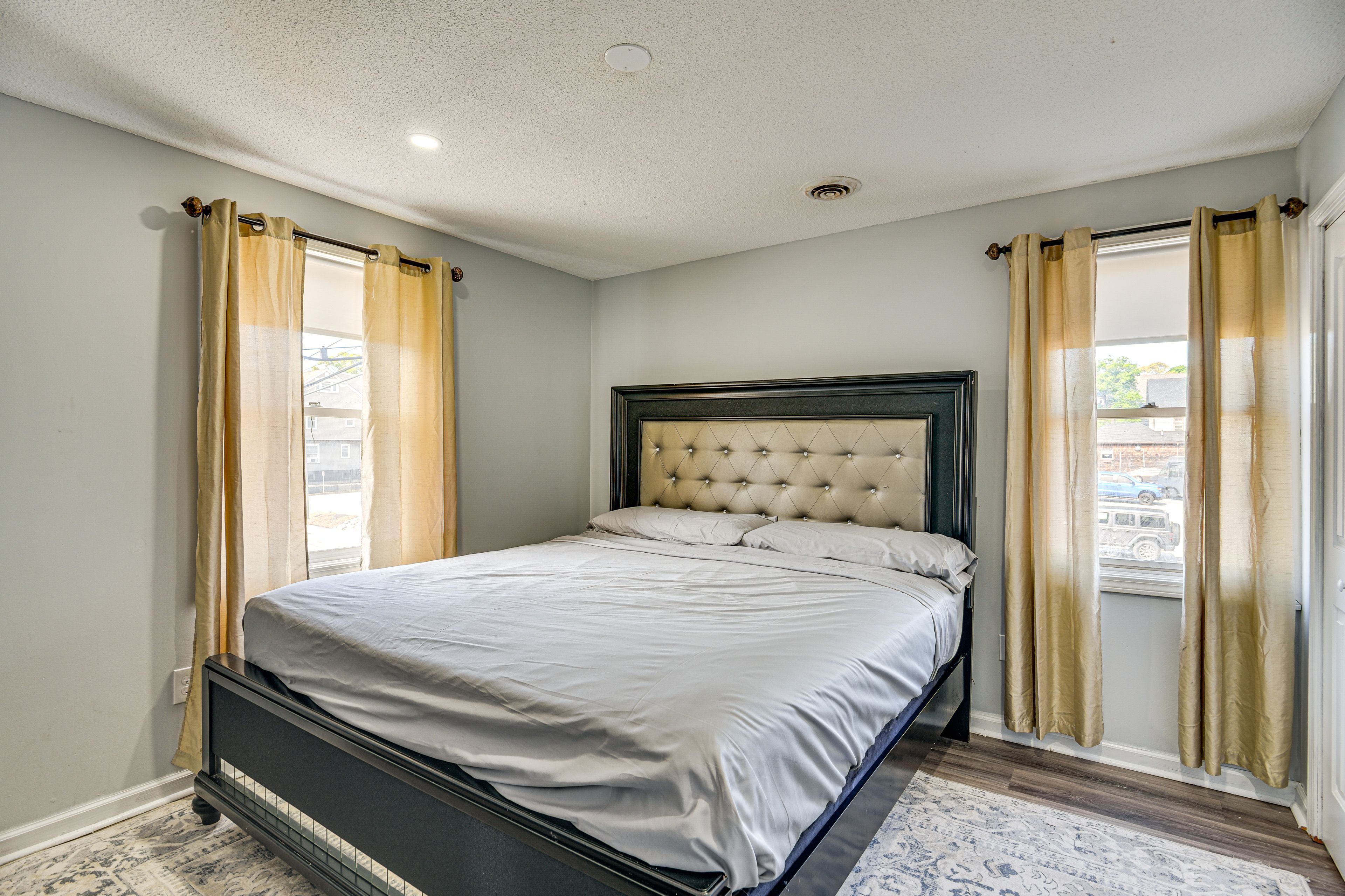 Bedroom 1 | King Bed | Linens Provided