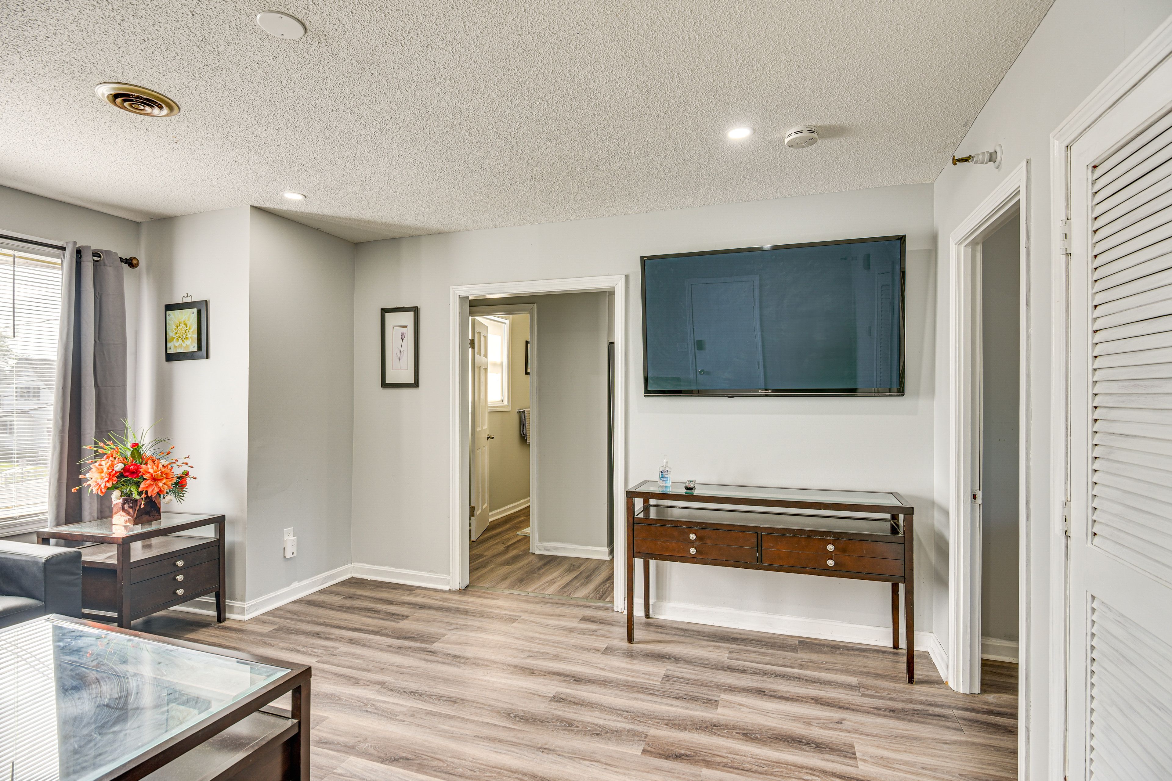 Living Room | Free WiFi | Smart TV