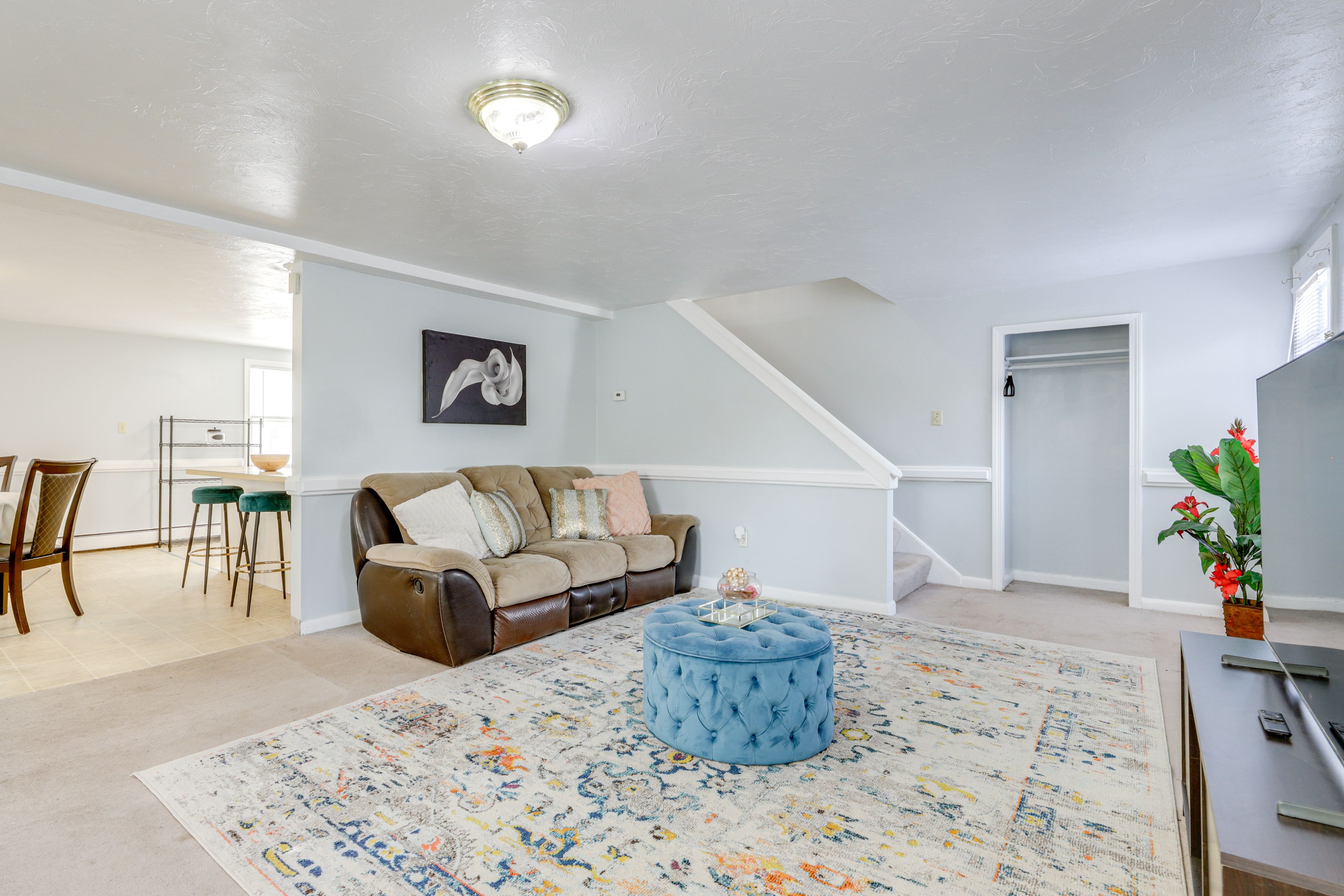Living Room | 1st Floor | Smart TV | Free WiFi