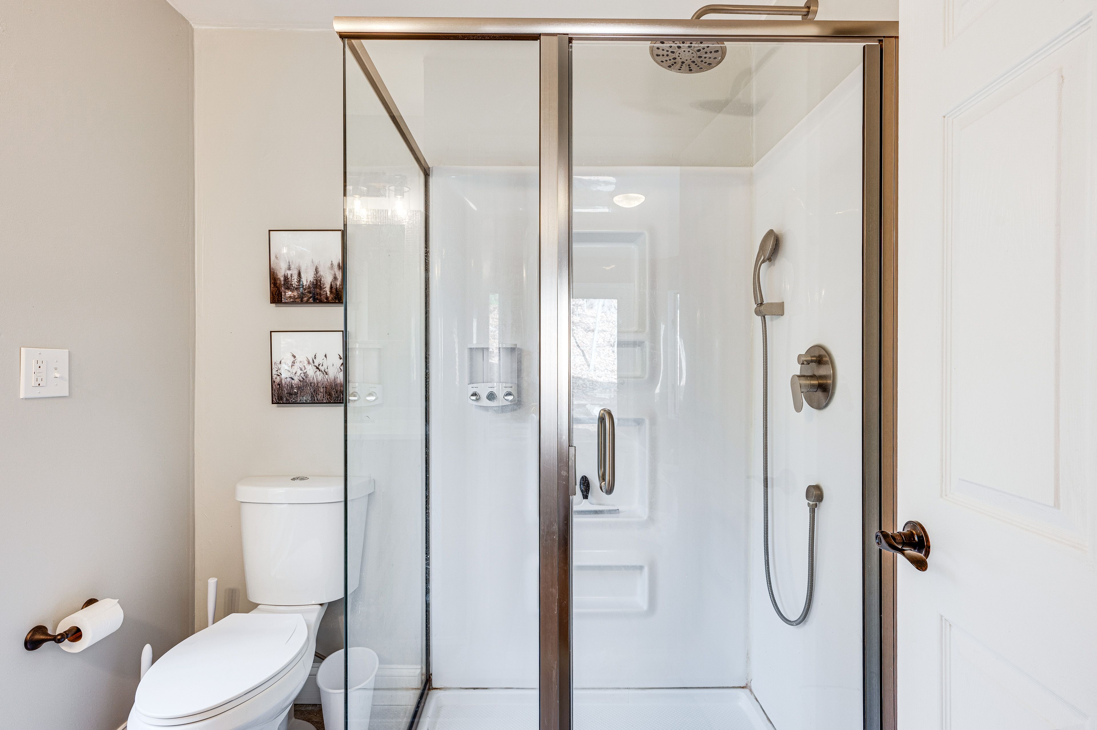 Full Bath | 2nd Floor