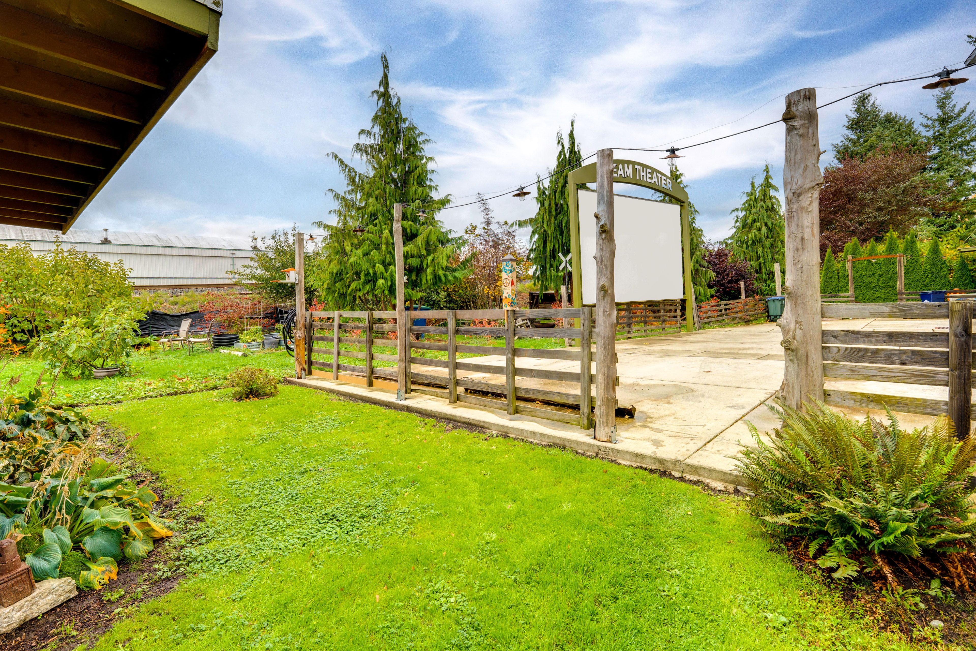 Abbott's Alley Amenities | Movie Theater