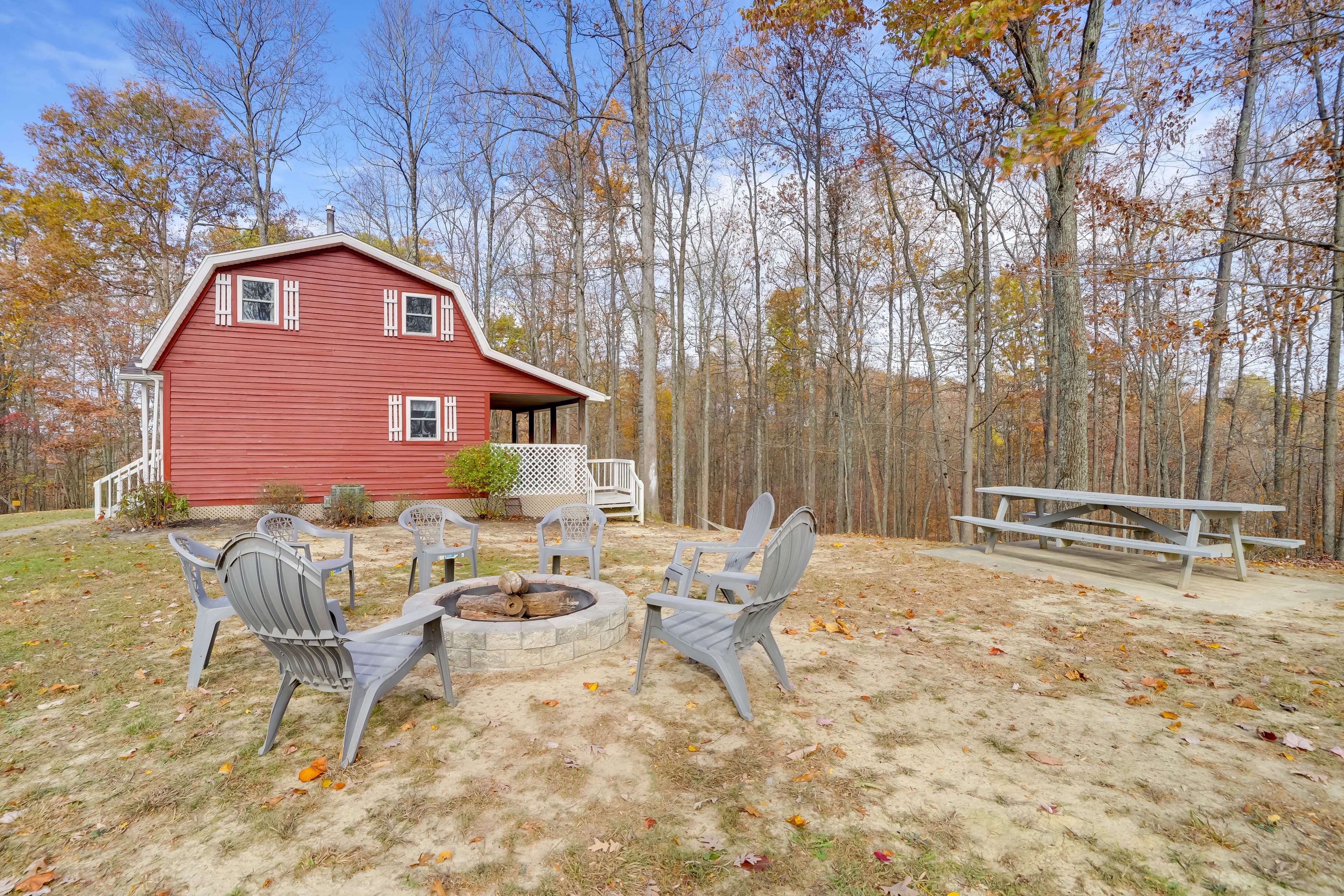 Private Fire Pit | Shared Gravel Parking Lot (Ample Parking)