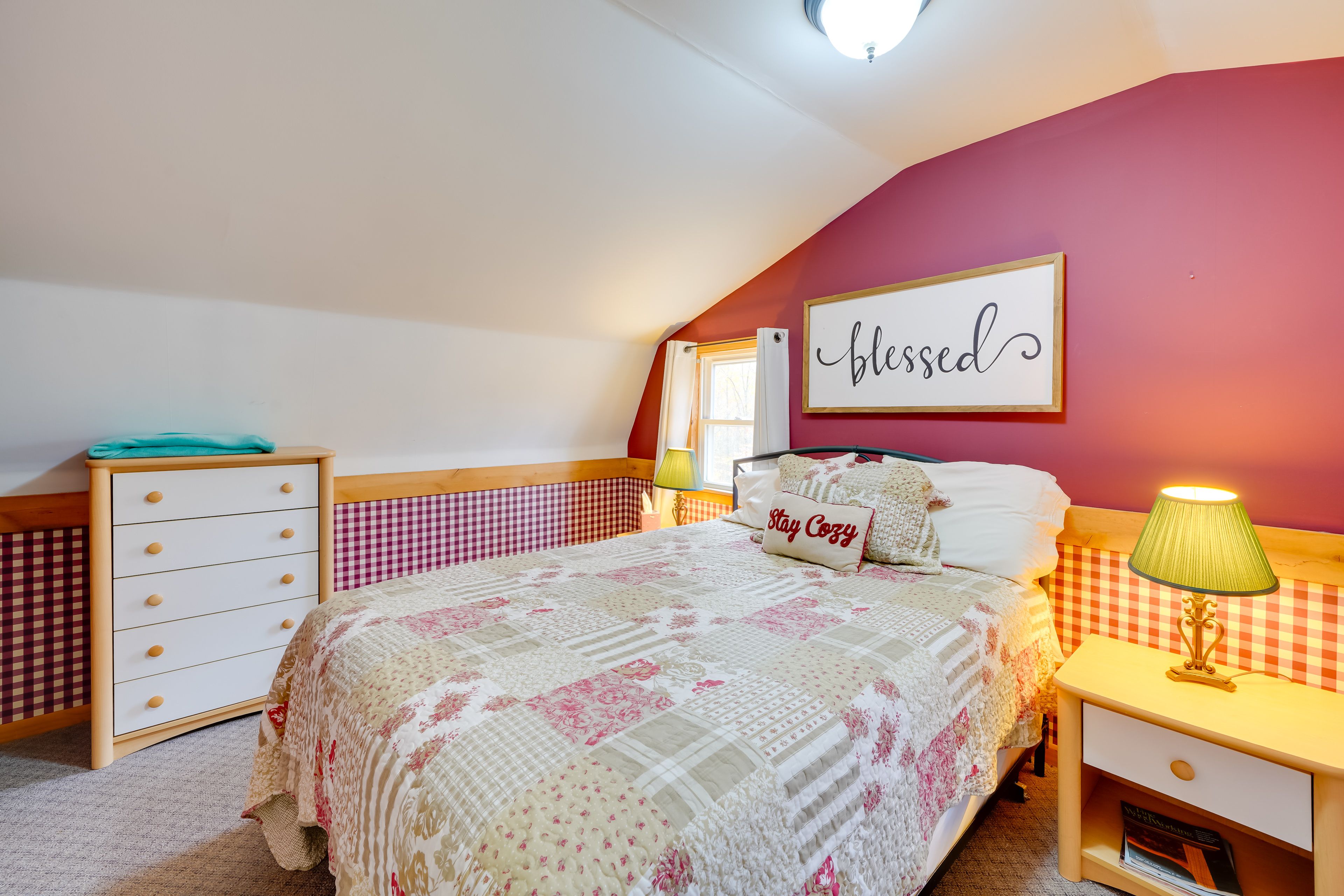Bedroom 1 | Queen Bed | 2nd Floor