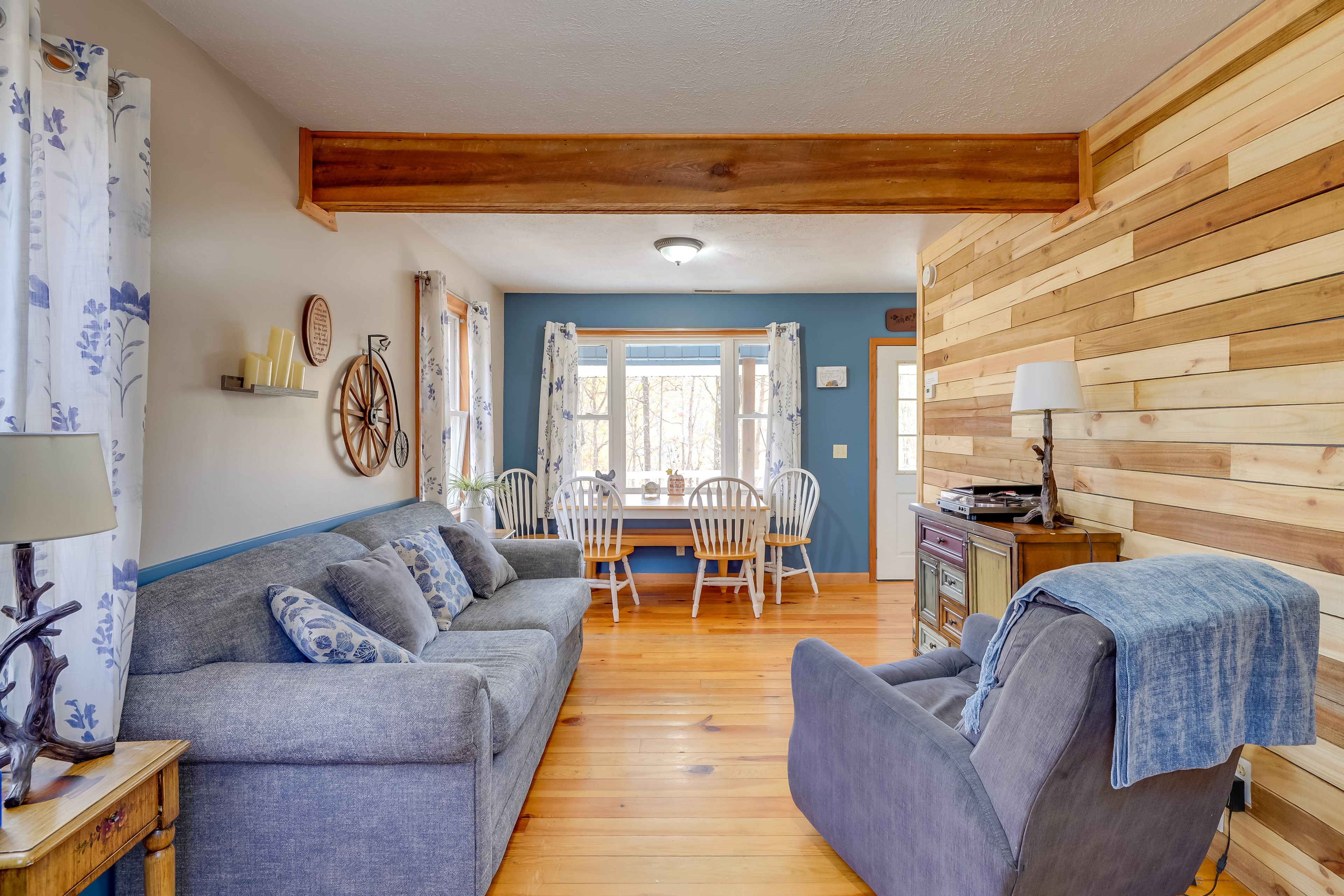 Living Room & Dining Area | 1st Floor | Queen Sleeper Sofa | Central A/C & Heat