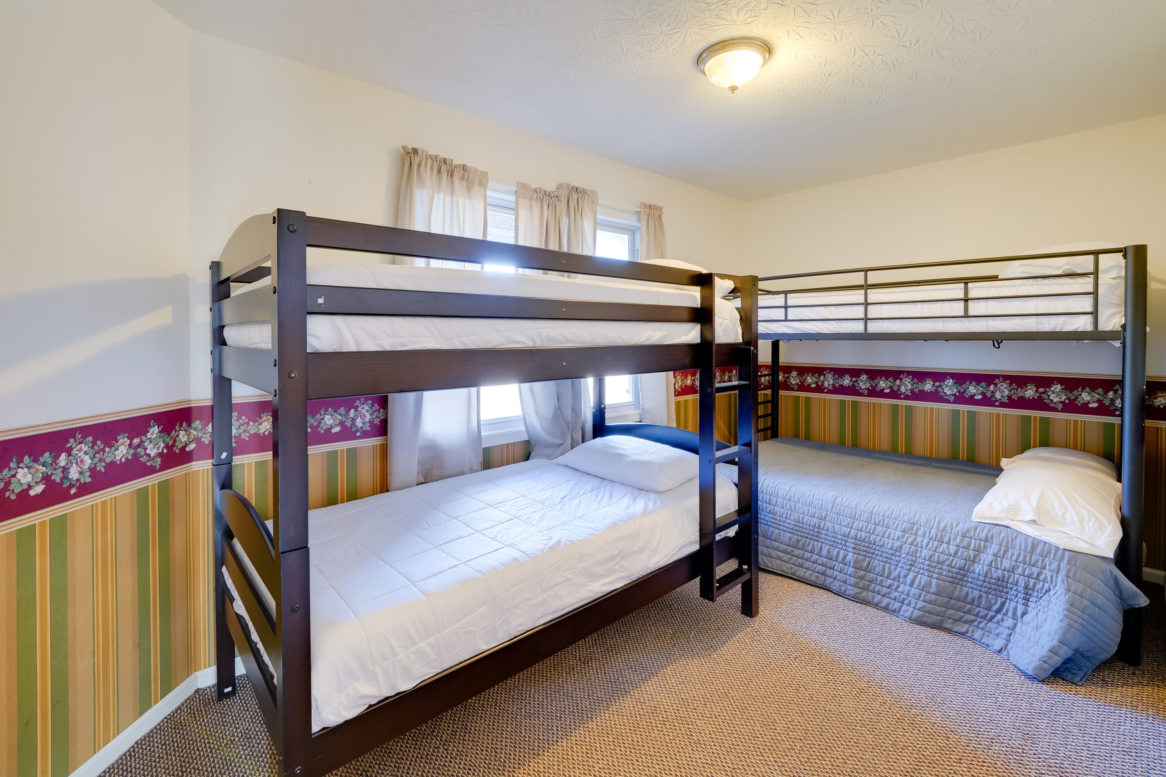 Bedroom 3 | Twin/Queen Bunk Bed | Twin Bunk Bed | Main Floor