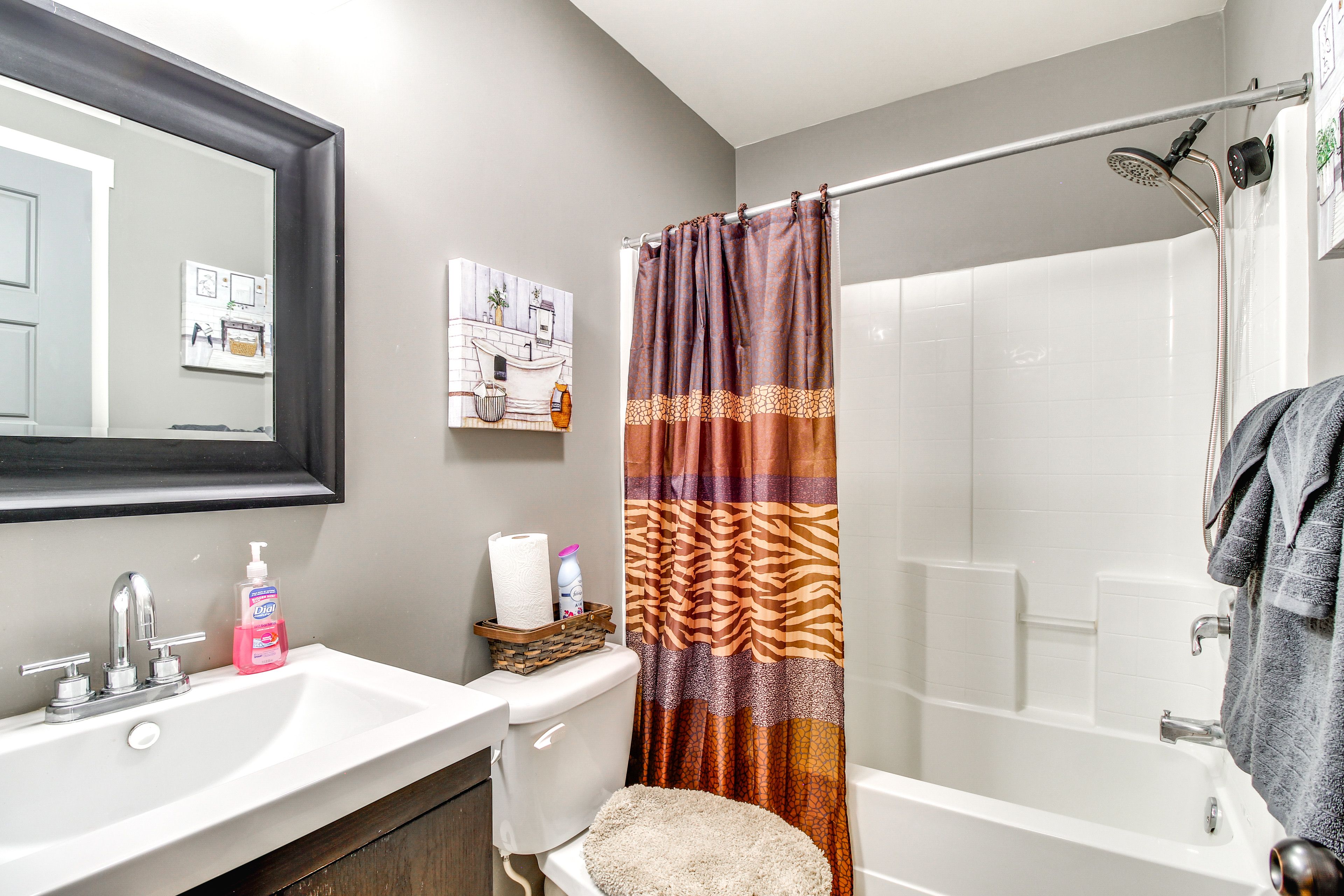 Bathroom | 2nd Floor