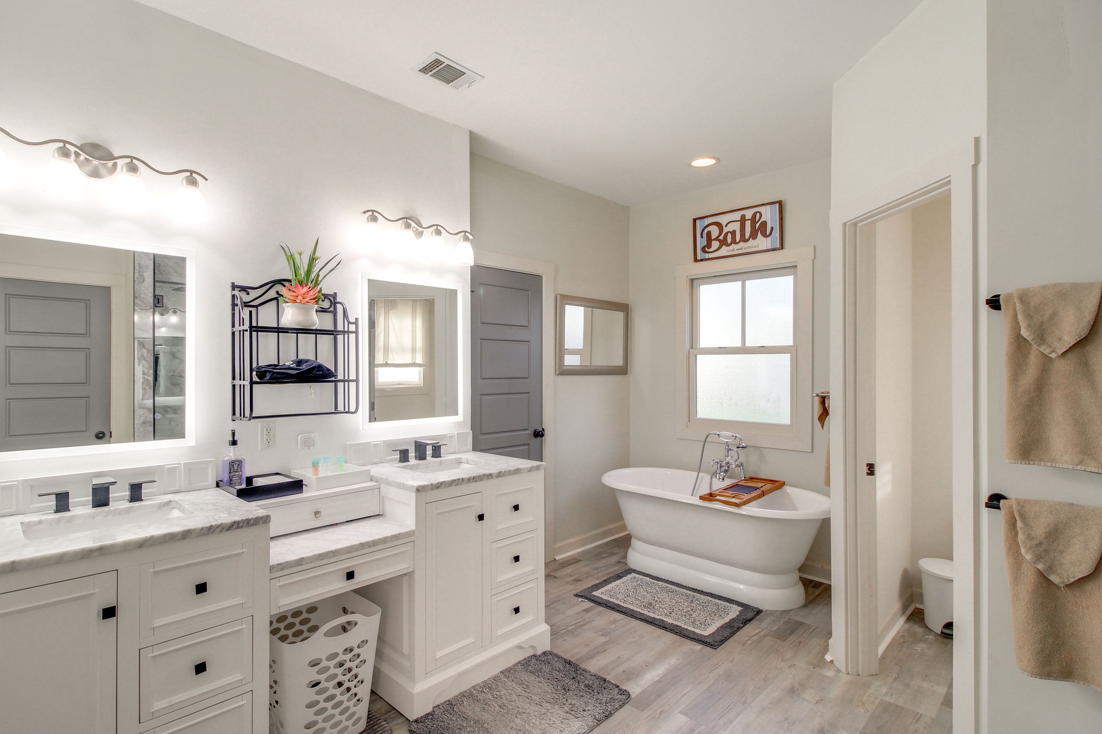 En-Suite Bathroom | Towels Provided | 1st Floor