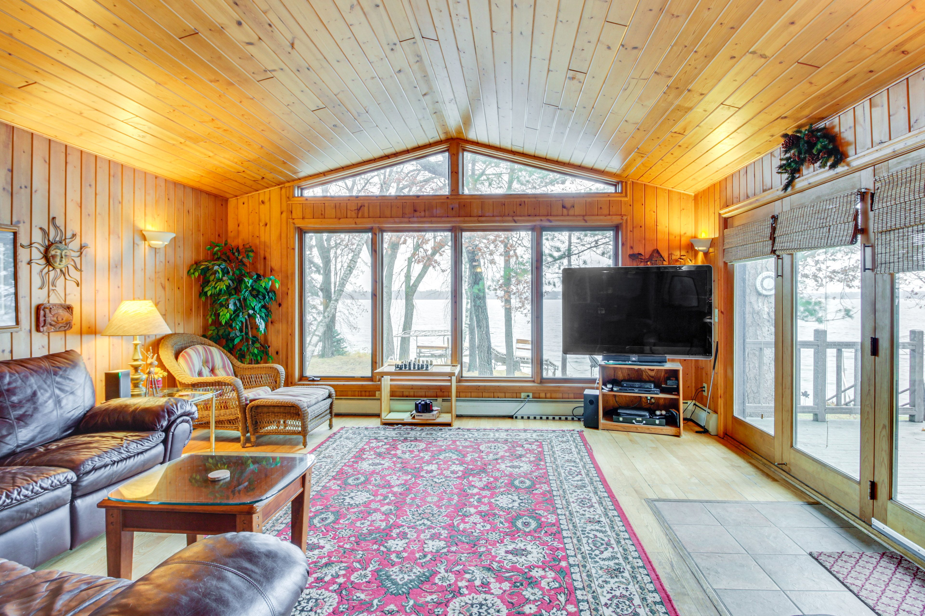 Living Room | Lake Views | Smart TV | Central Air Conditioning/Heat