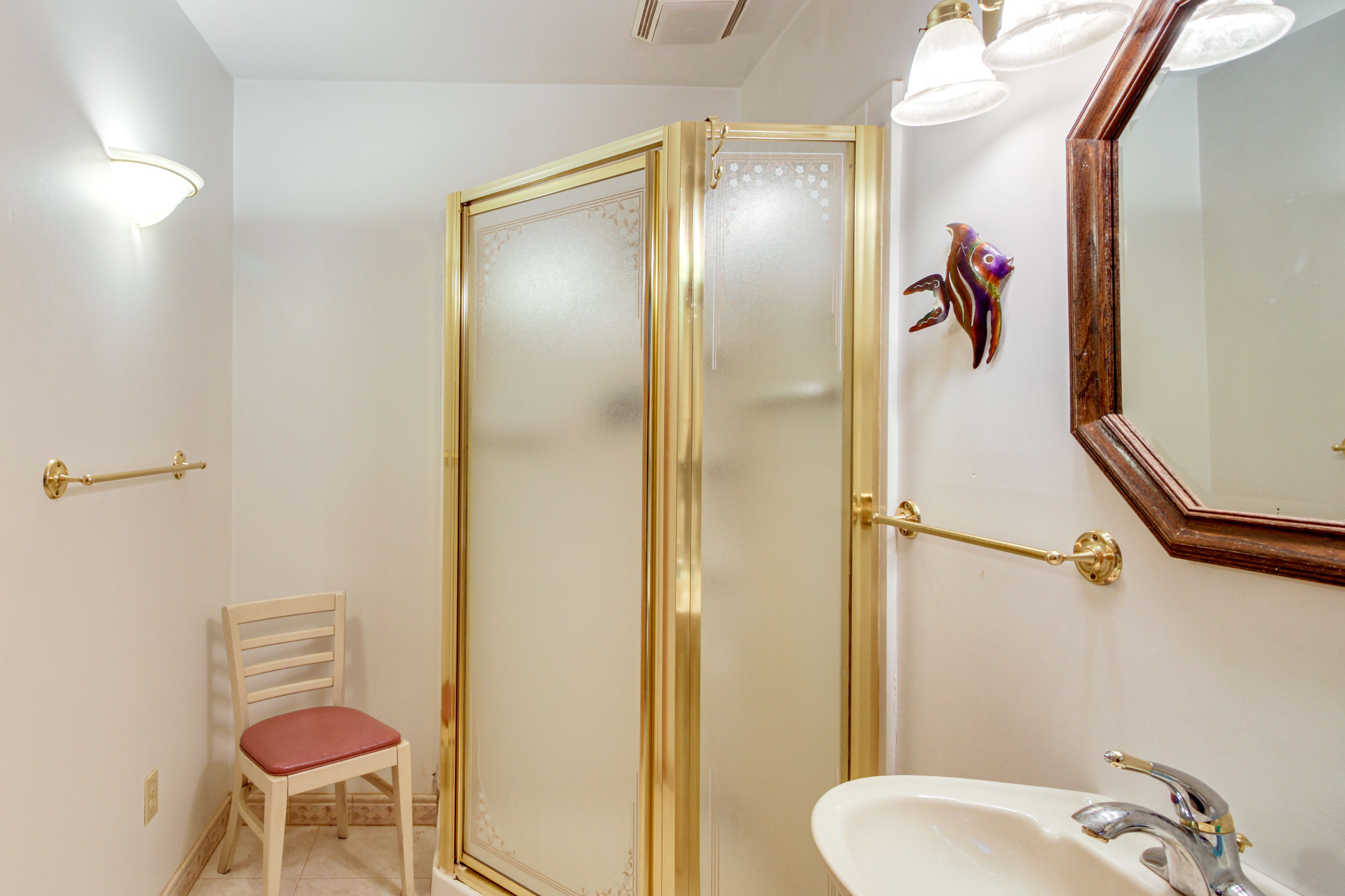 En-Suite Bathroom | Towels Provided