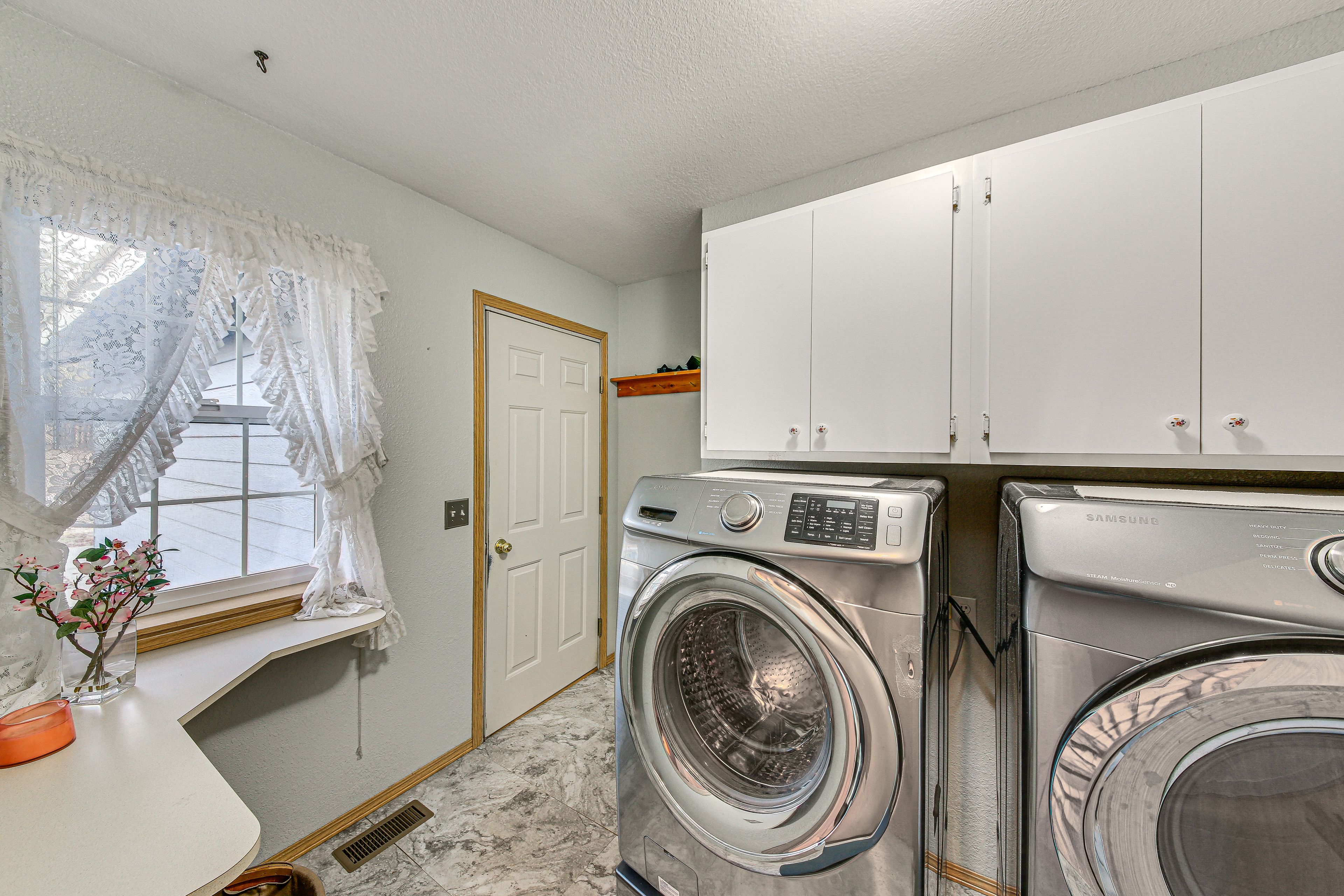 Laundry Room | Washer & Dryer