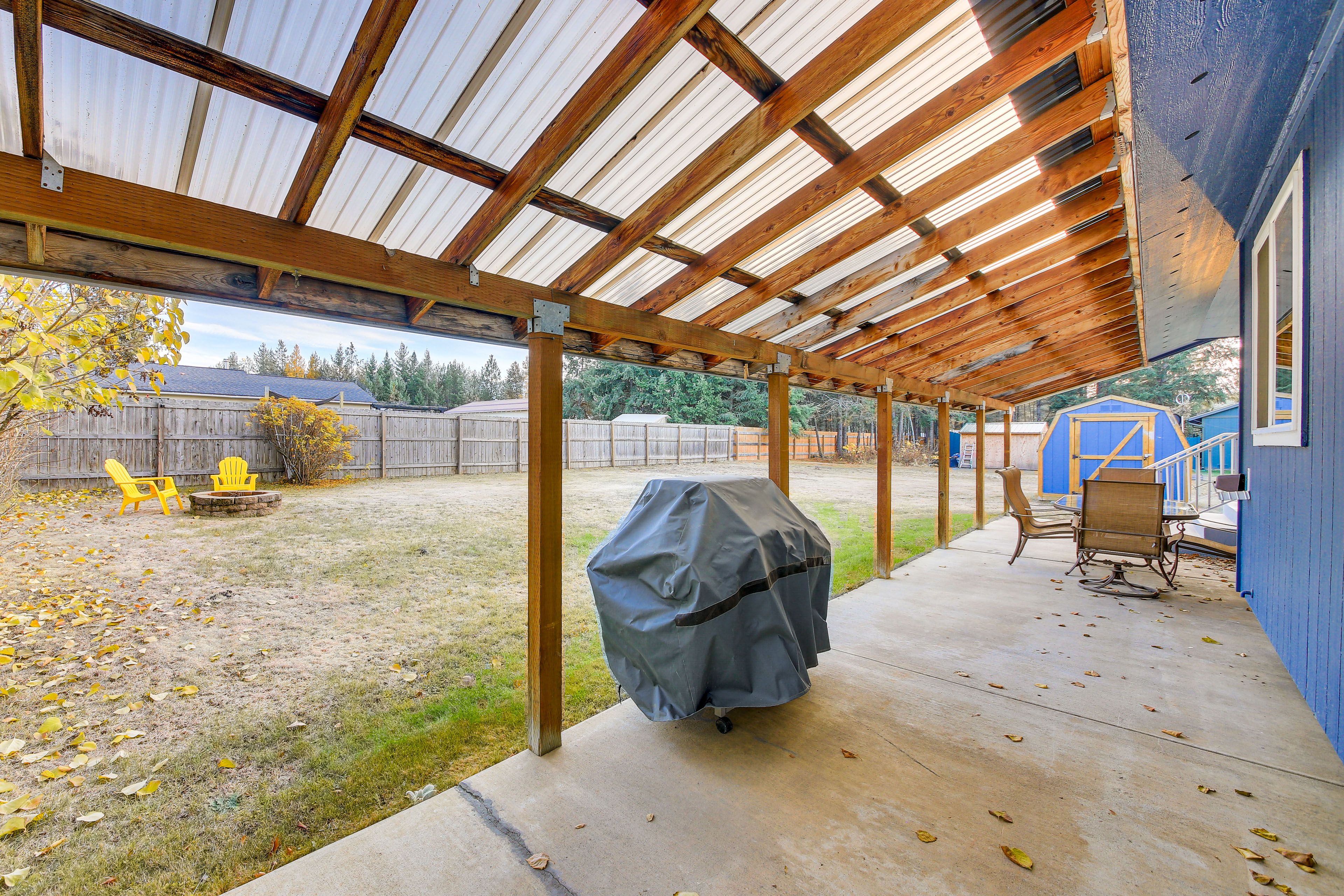 Covered Patio | Gas Grill | Outdoor Dining Set