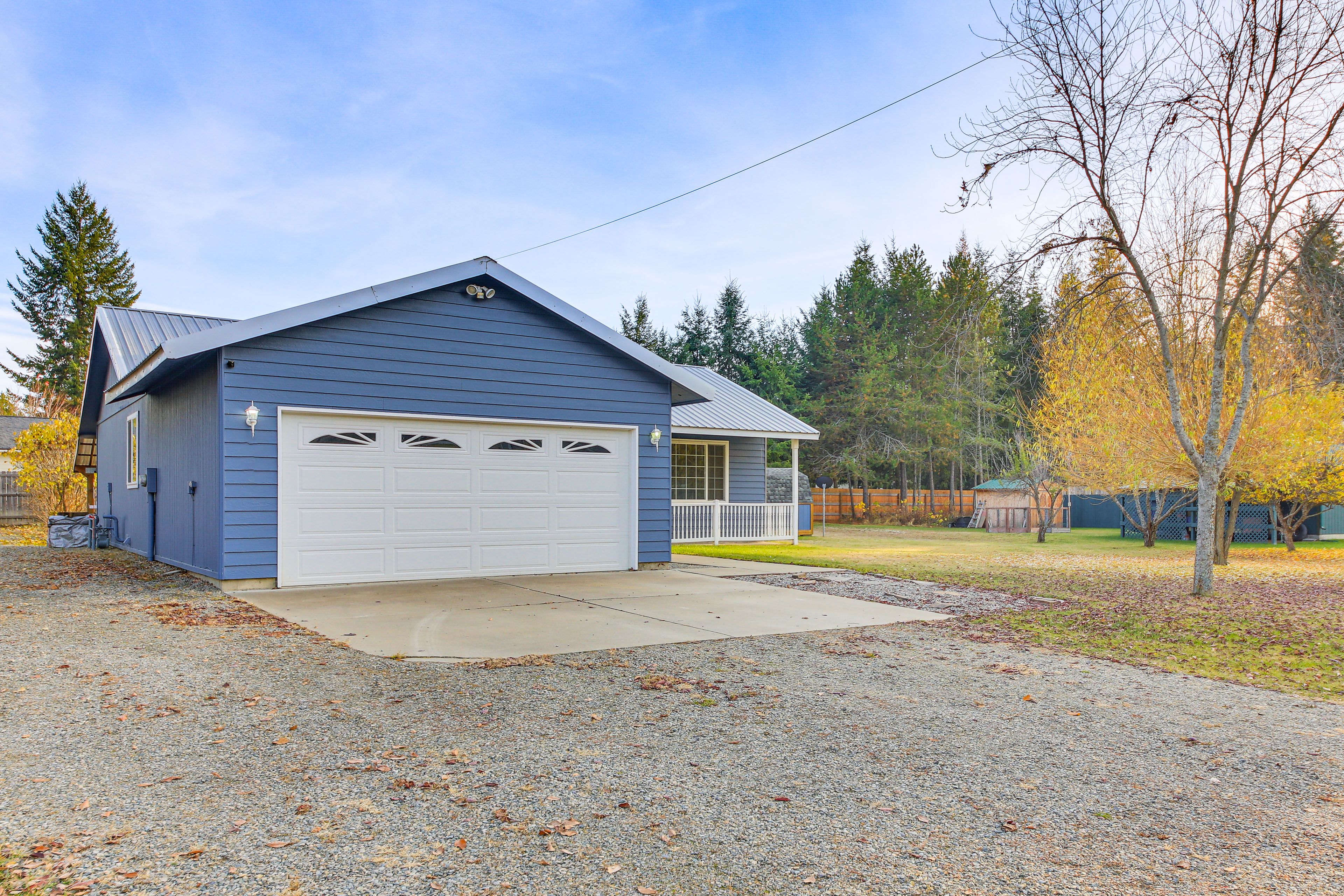 Parking | Garage (1 Vehicle) | Driveway (4 Vehicles) | RV/Trailer Parking