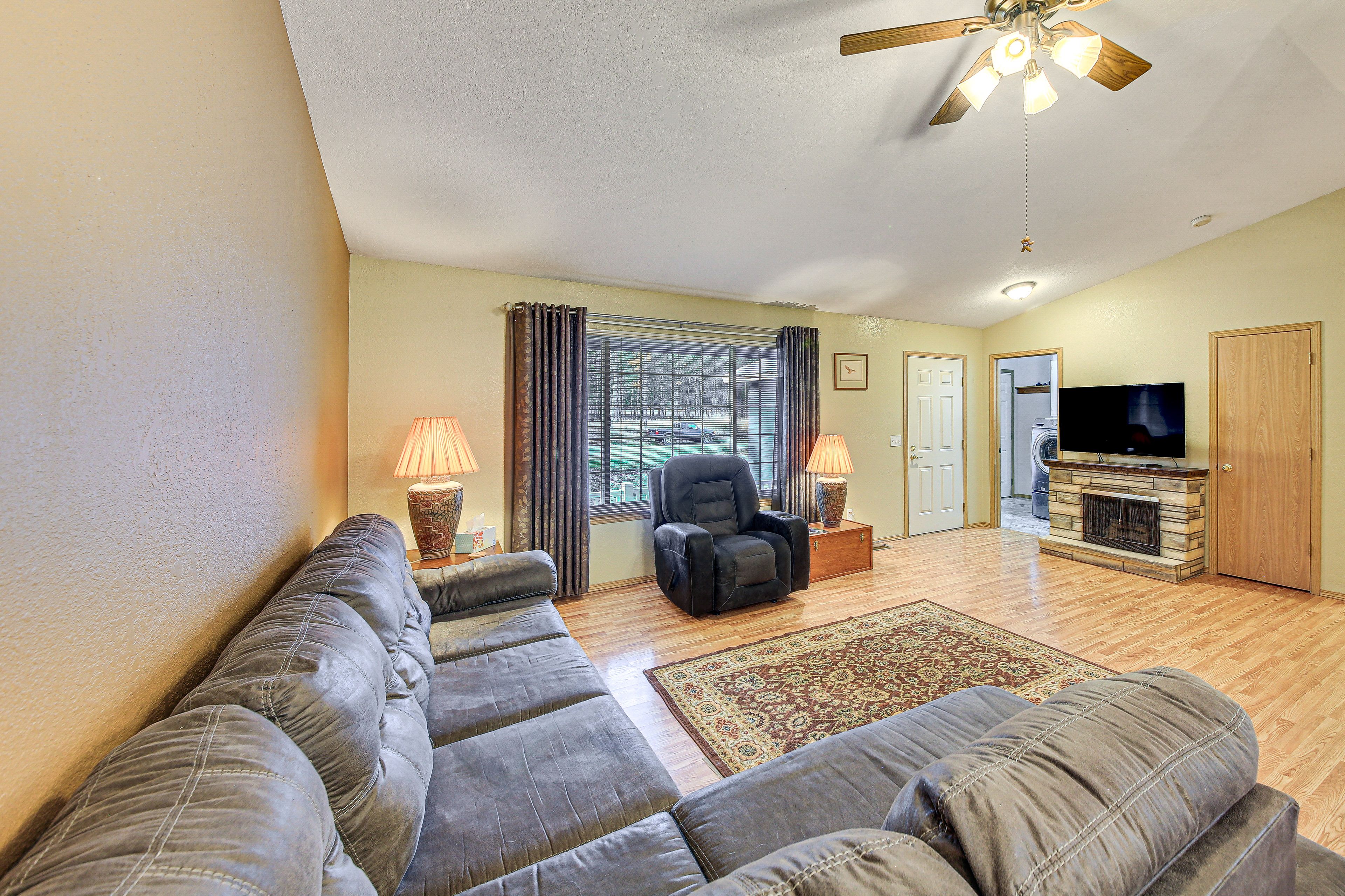 Living Room | Smart TV | Free WiFi