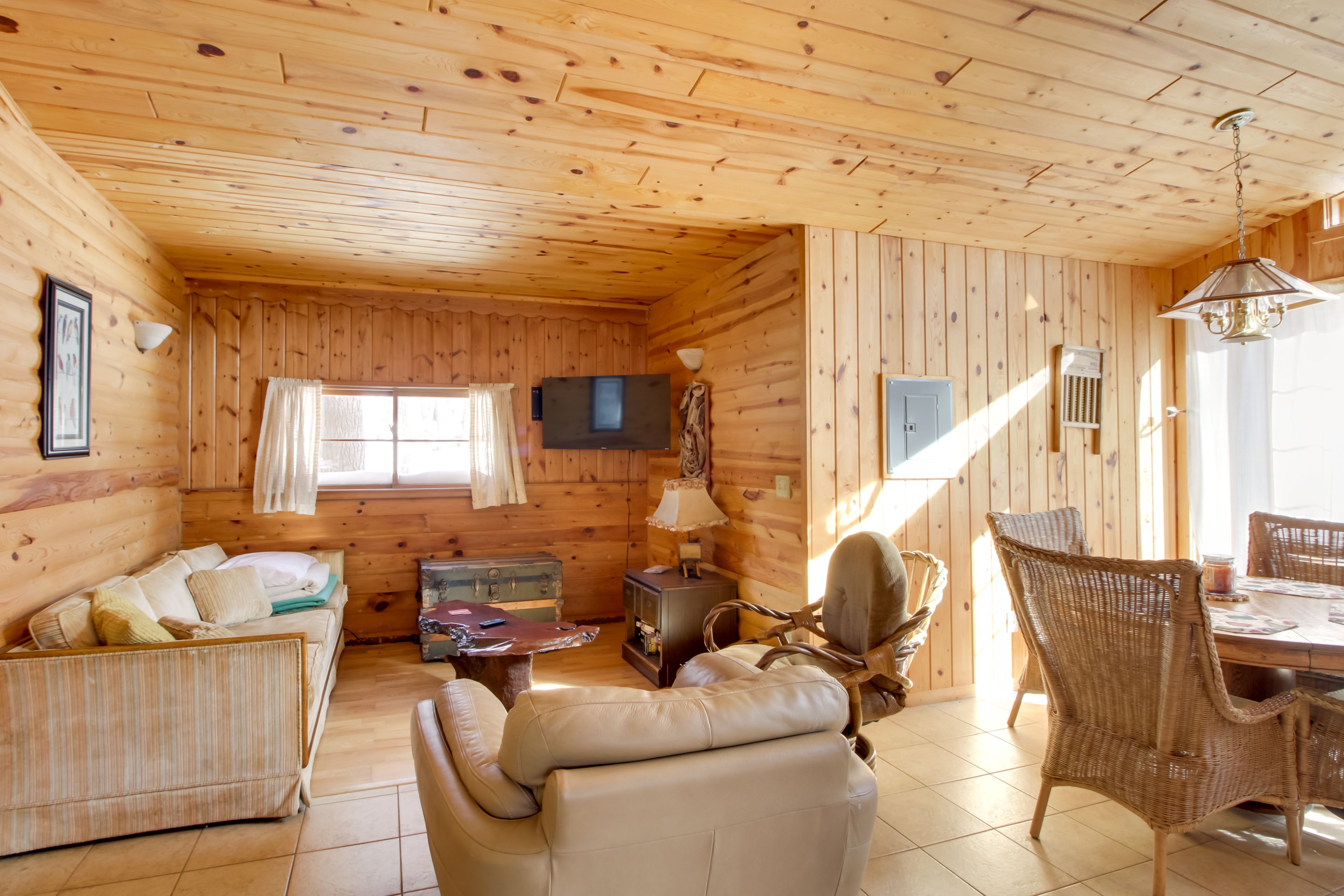 Living Room | Single-Story Cabin | Free WiFi
