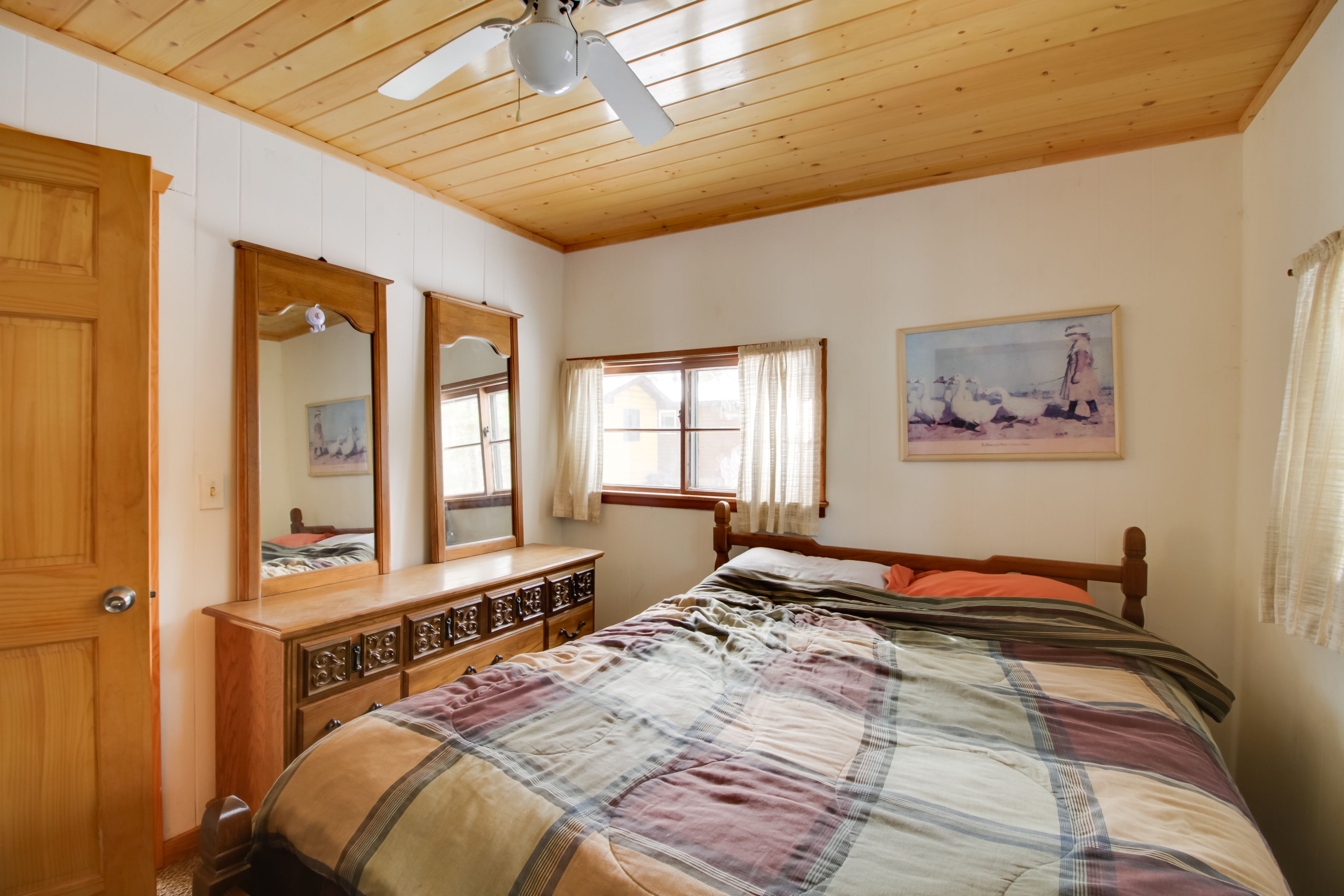 Bedroom 1 | Queen Bed | Linens Provided