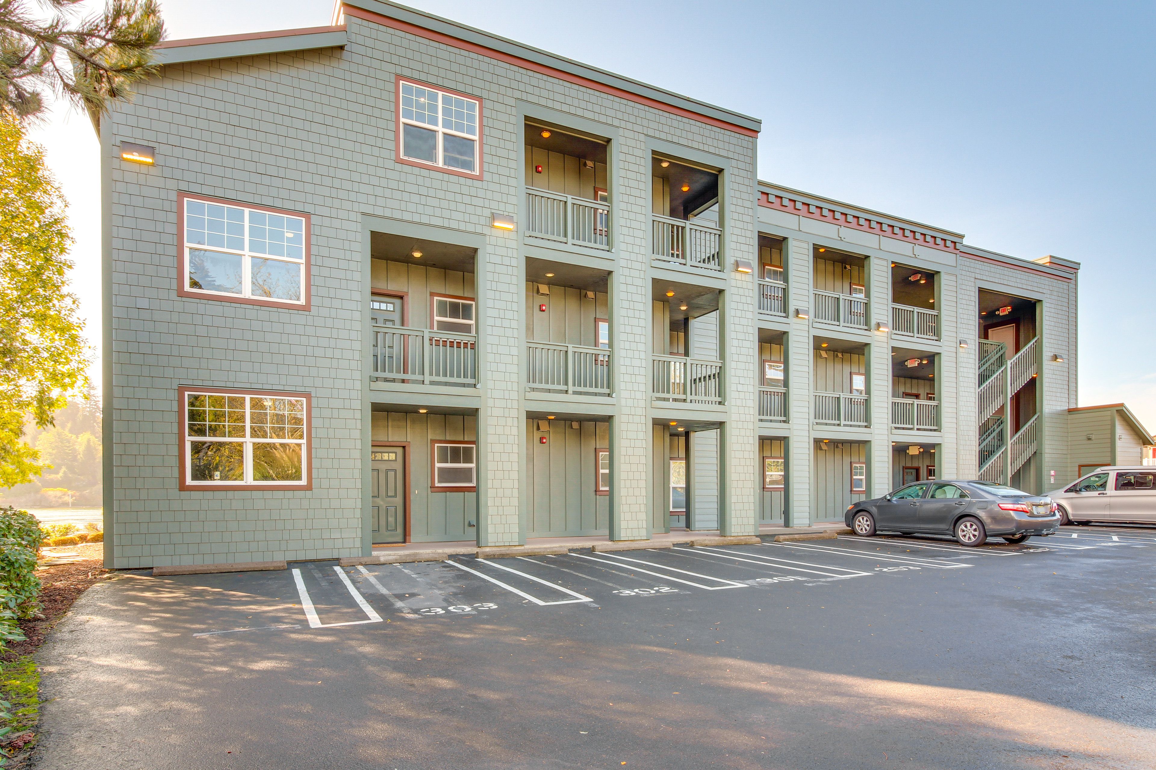 Building Exterior | 3rd-Floor Unit | Assigned Parking Spot (1 Vehicle)