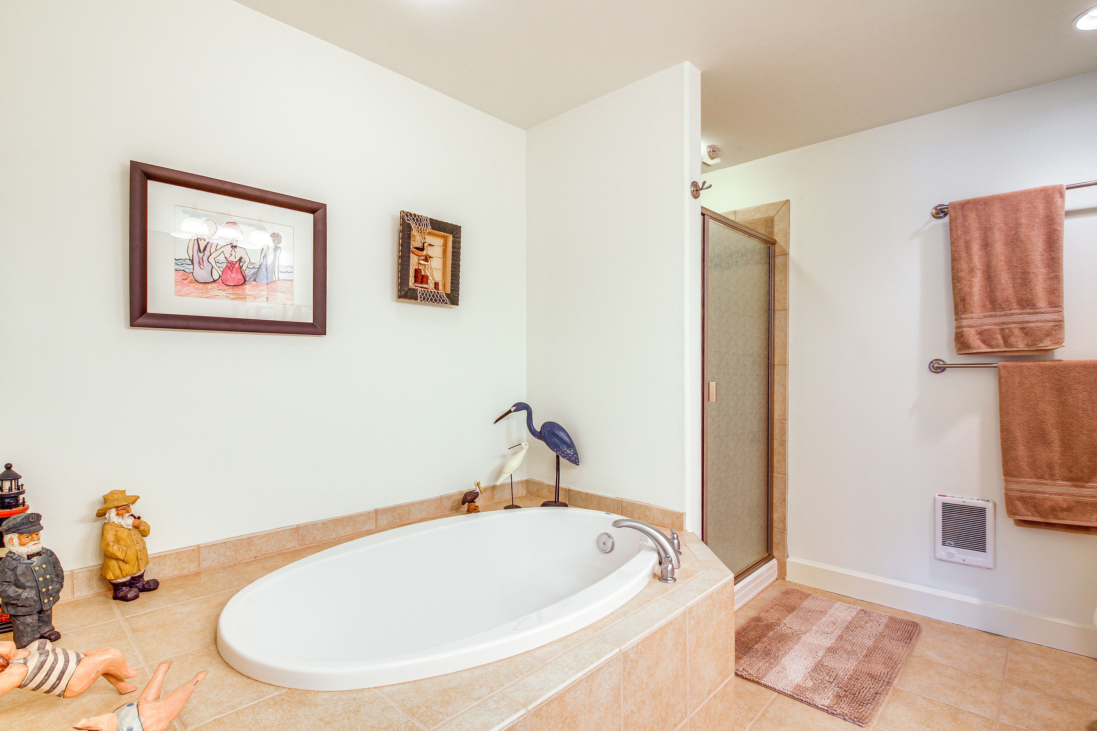 En-Suite Bathroom | Towels Provided