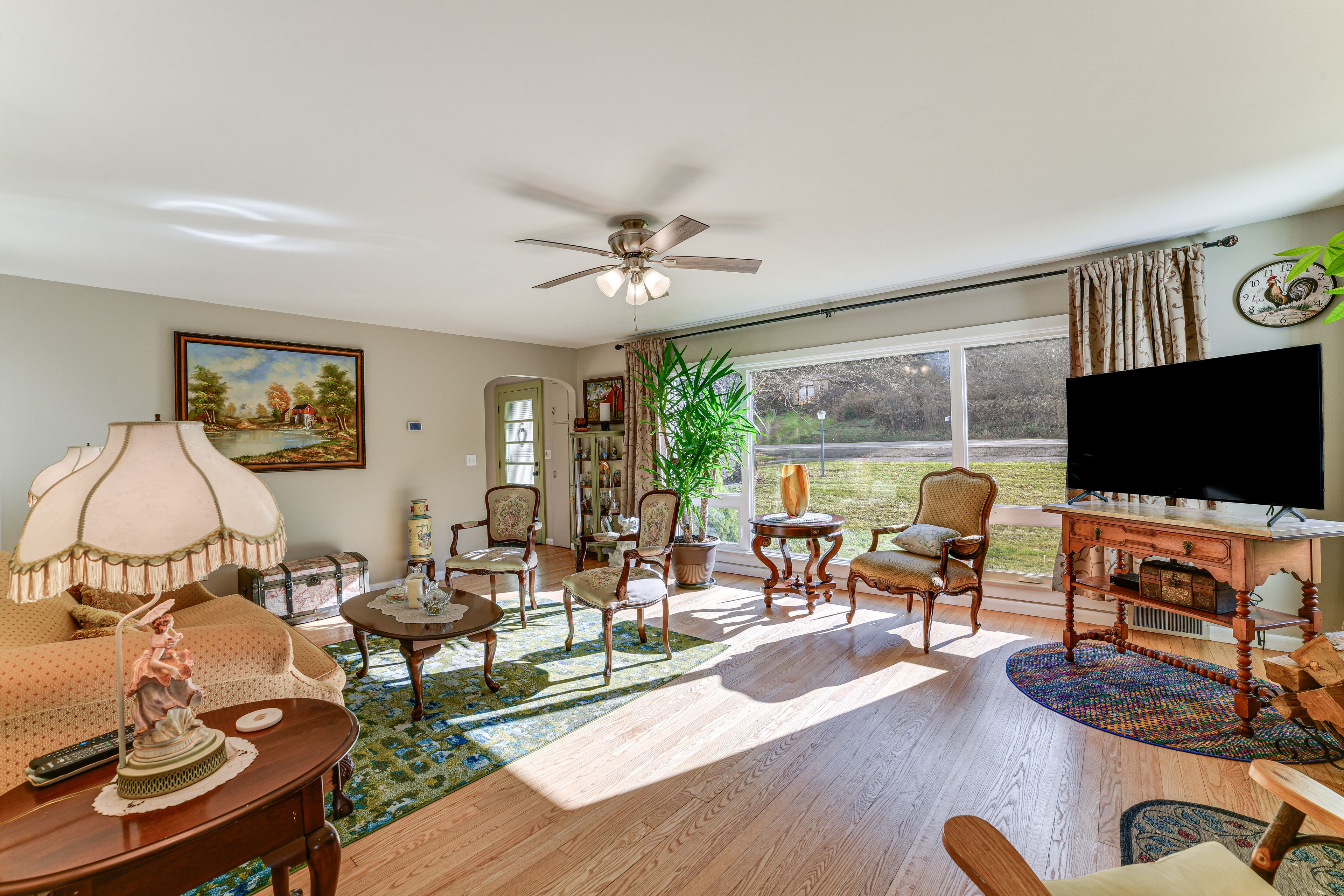 Living Room | 1st Floor | Smart TV | Free WiFi