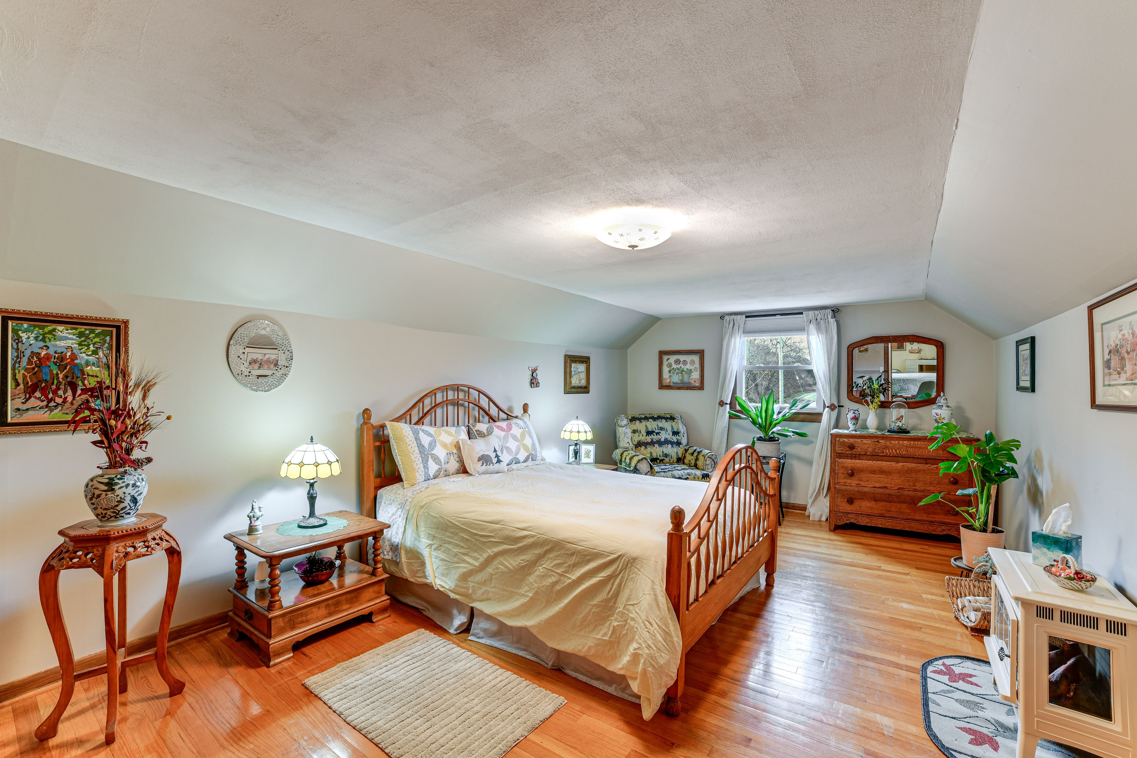 Bedroom 2 | Queen Bed | 2nd Floor | Linens Provided