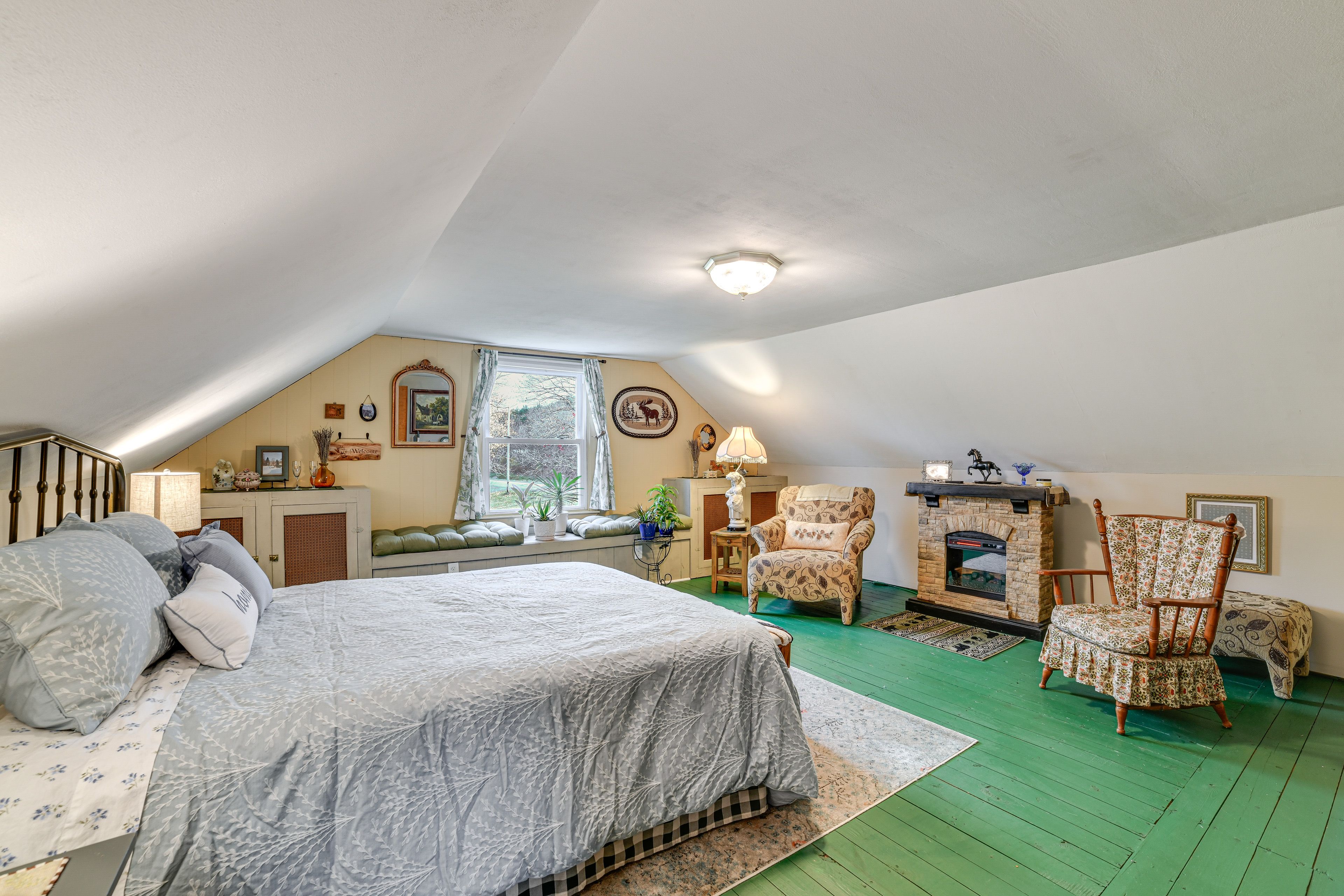 Bedroom 1 | Queen Bed | 2nd Floor | Stairs Required