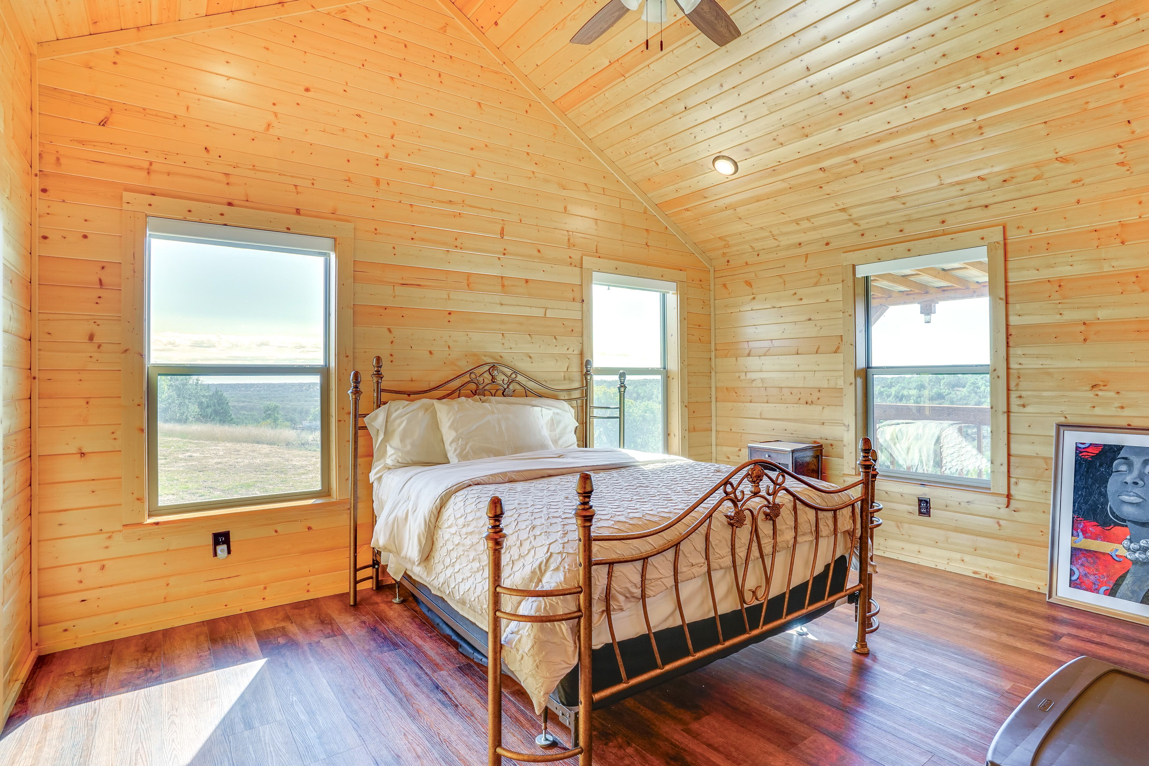 Bedroom 1 | Queen Bed | En-Suite Bathroom