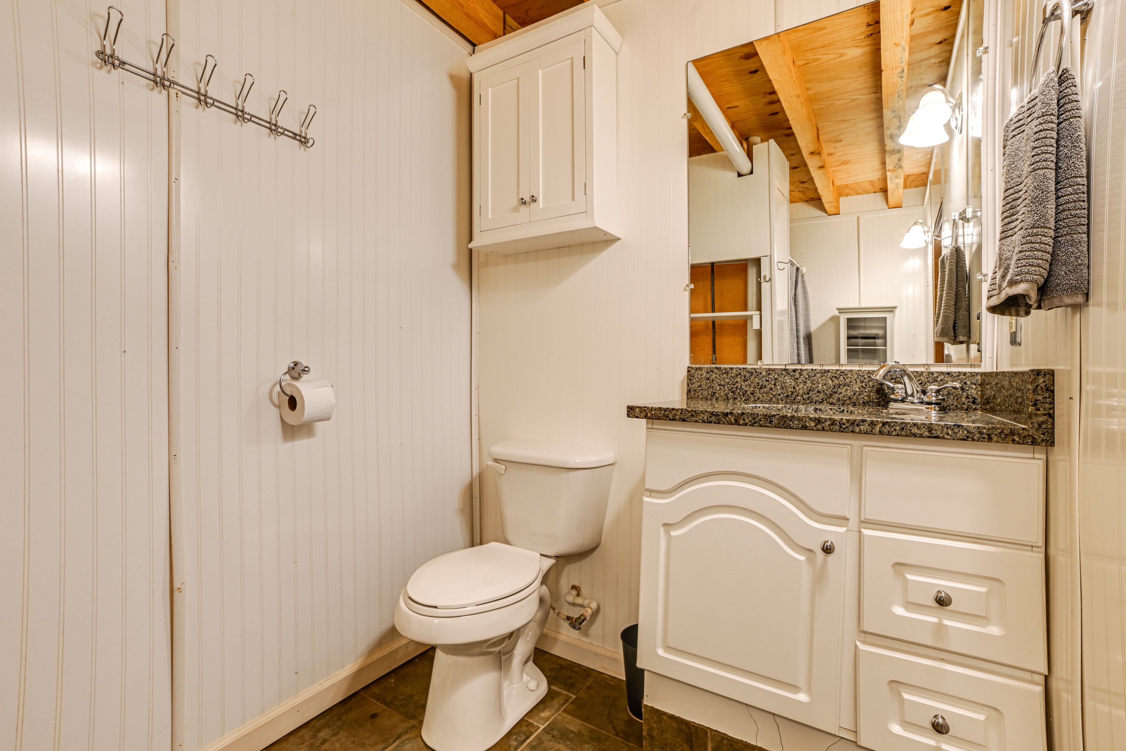 Full Bathroom | Towels Provided | 1st Floor