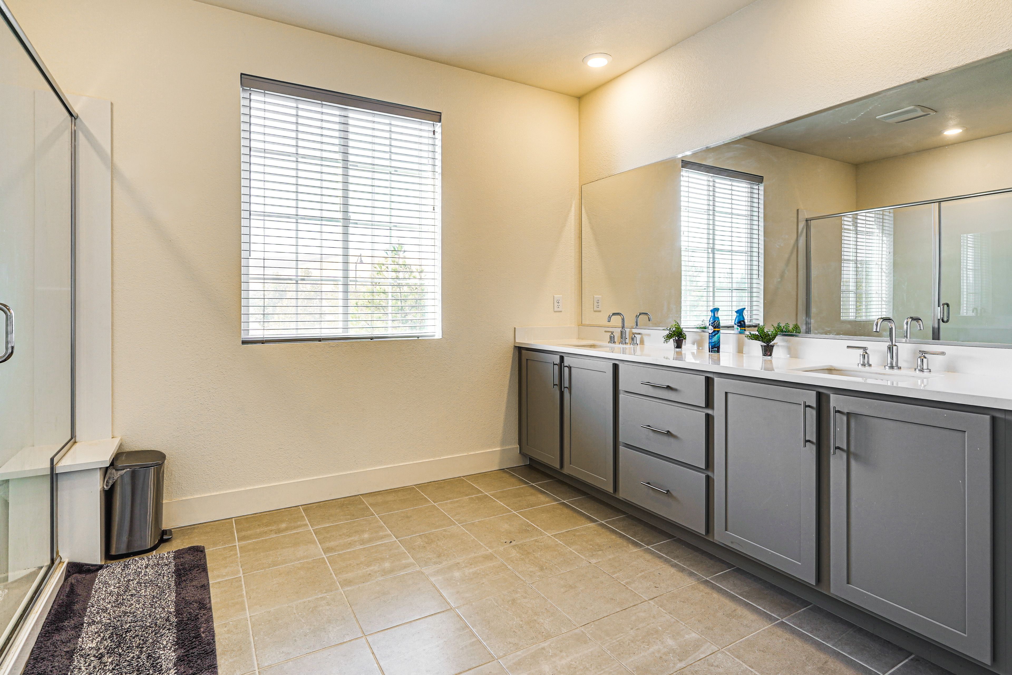Full Bathroom | 2nd Floor