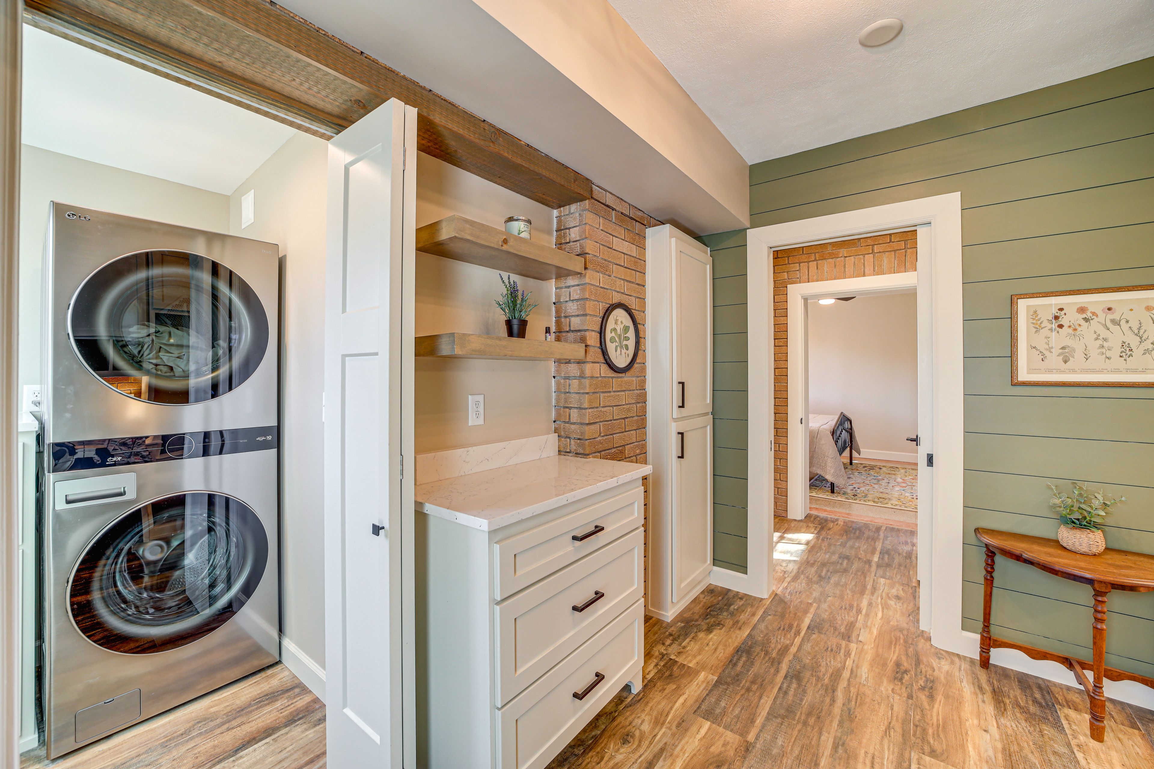 Laundry Closet | Washer & Dryer