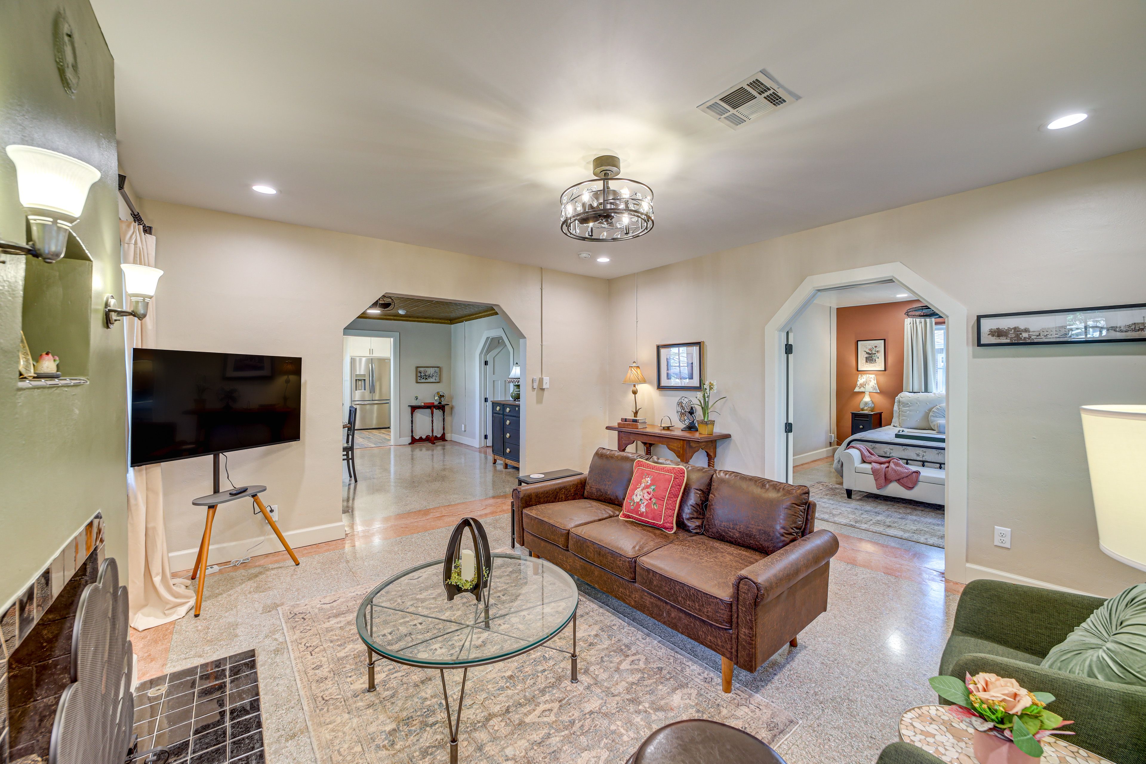 Living Room | Central A/C & Heating | Free WiFi | Smart TV