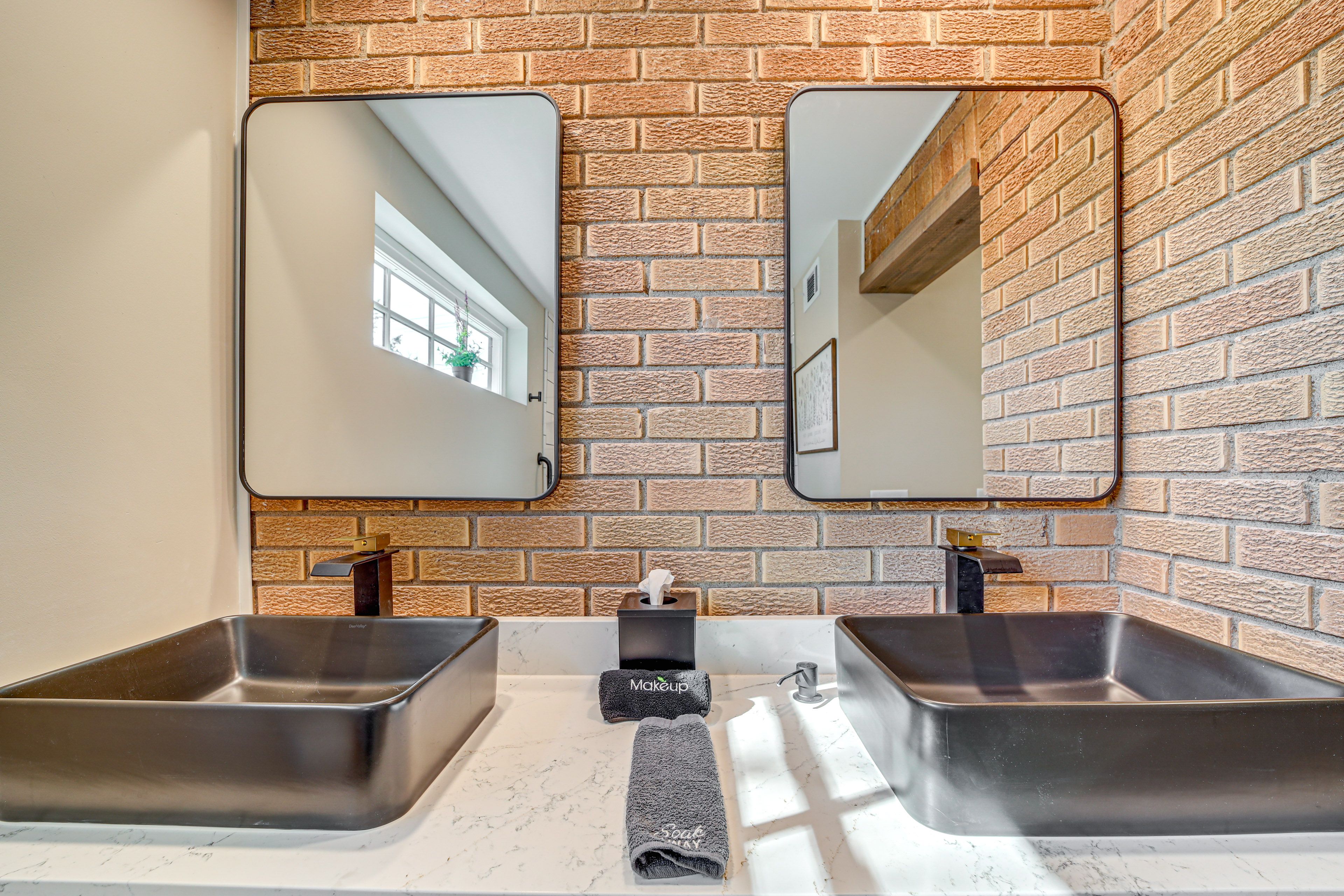 Full Bathroom | Complimentary Toiletries