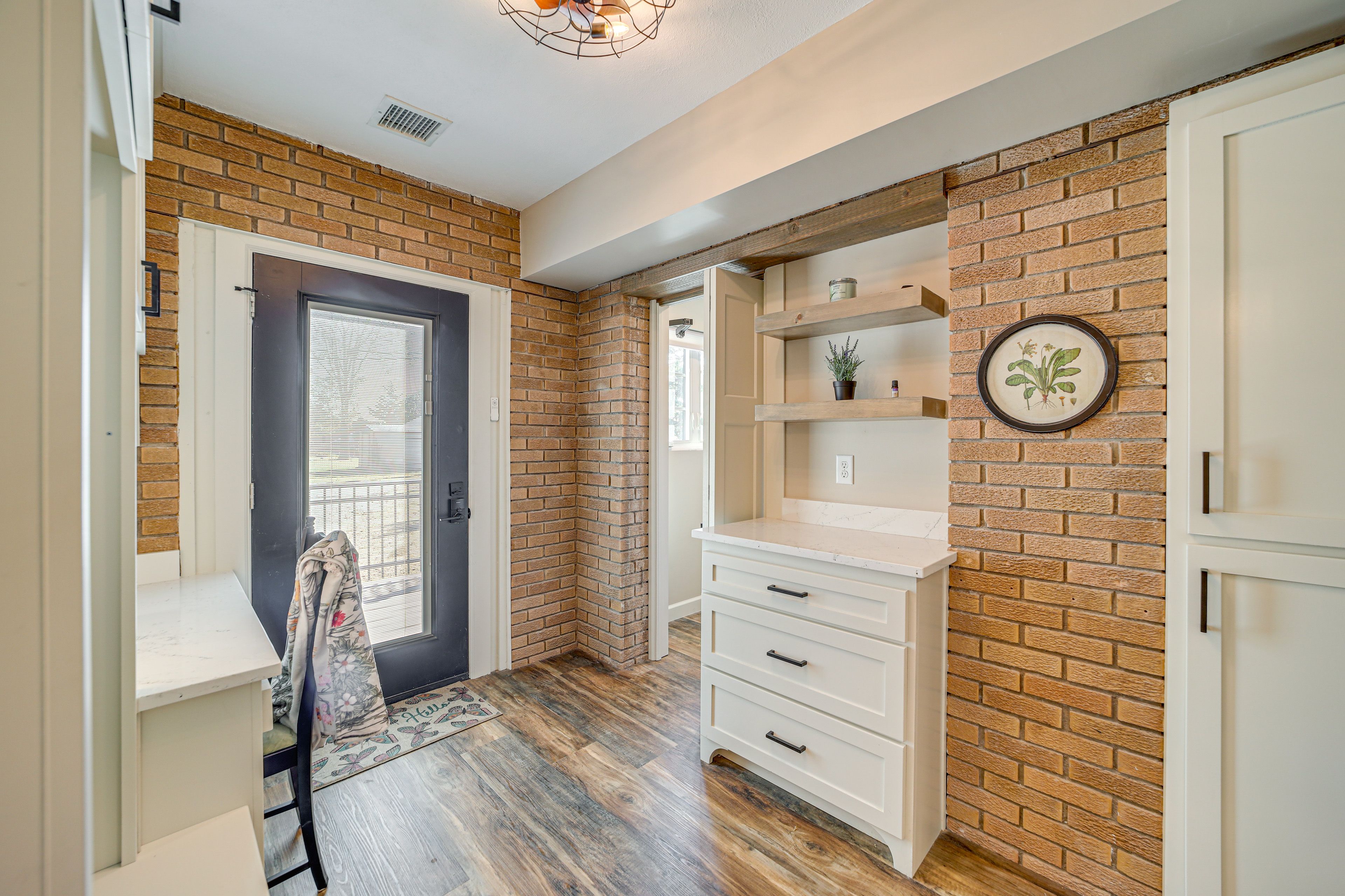 Mudroom | Side Entry