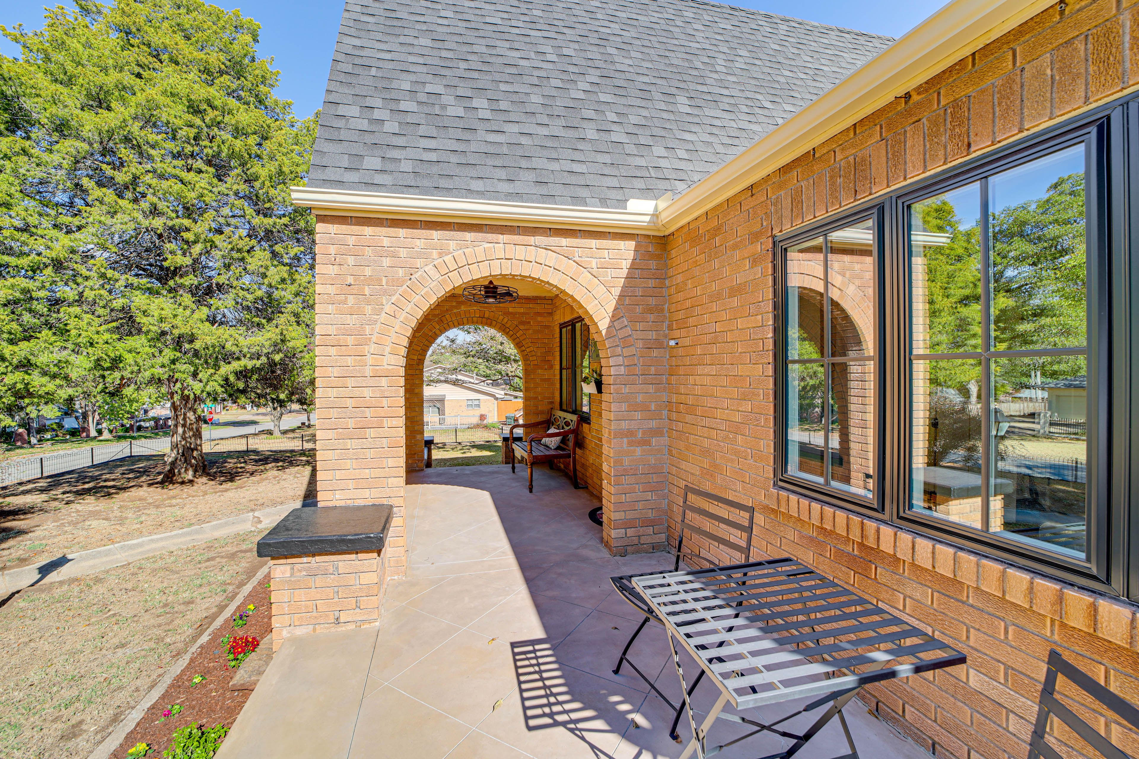 Front Porch & Entrance