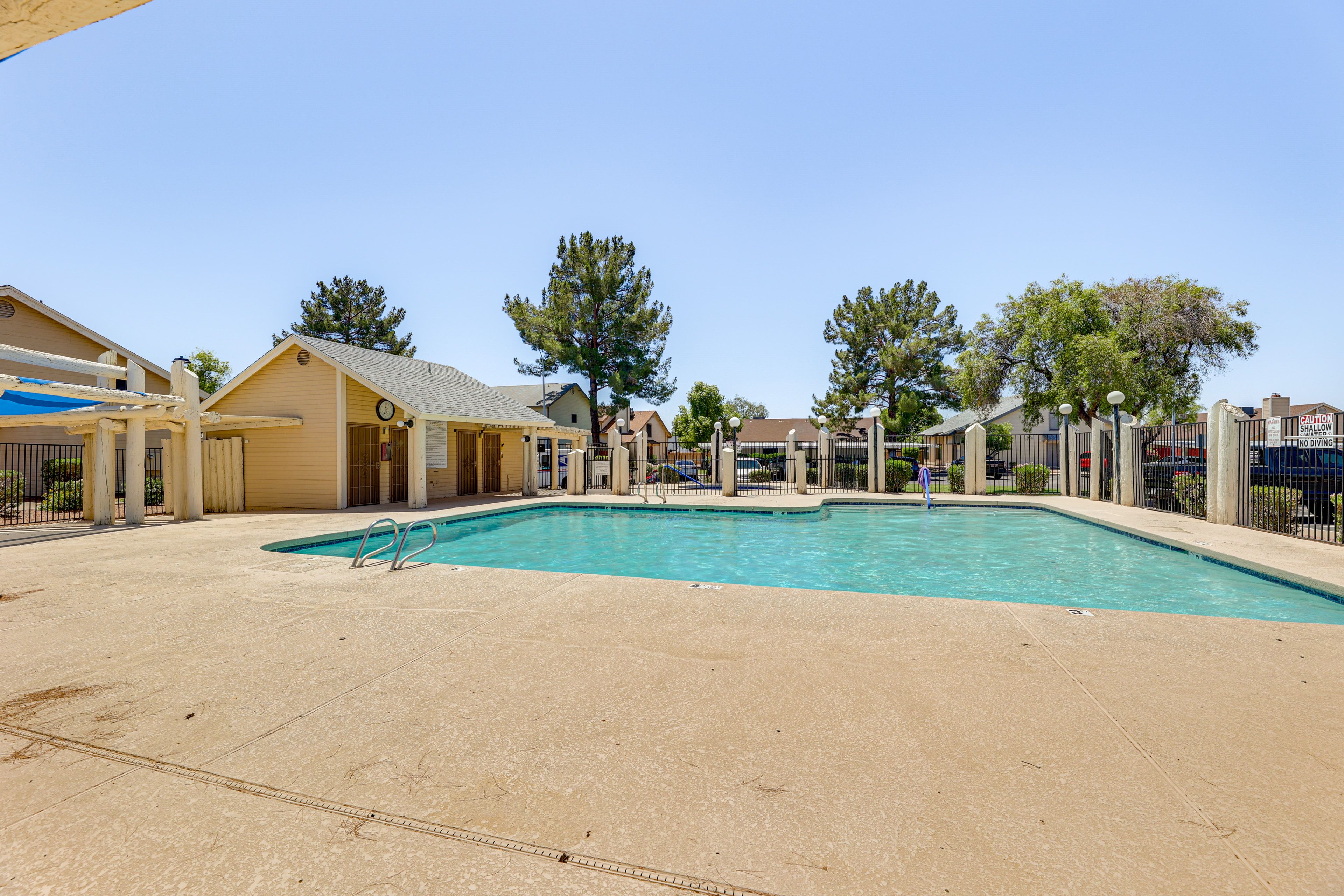 Community Pool & Hot Tub