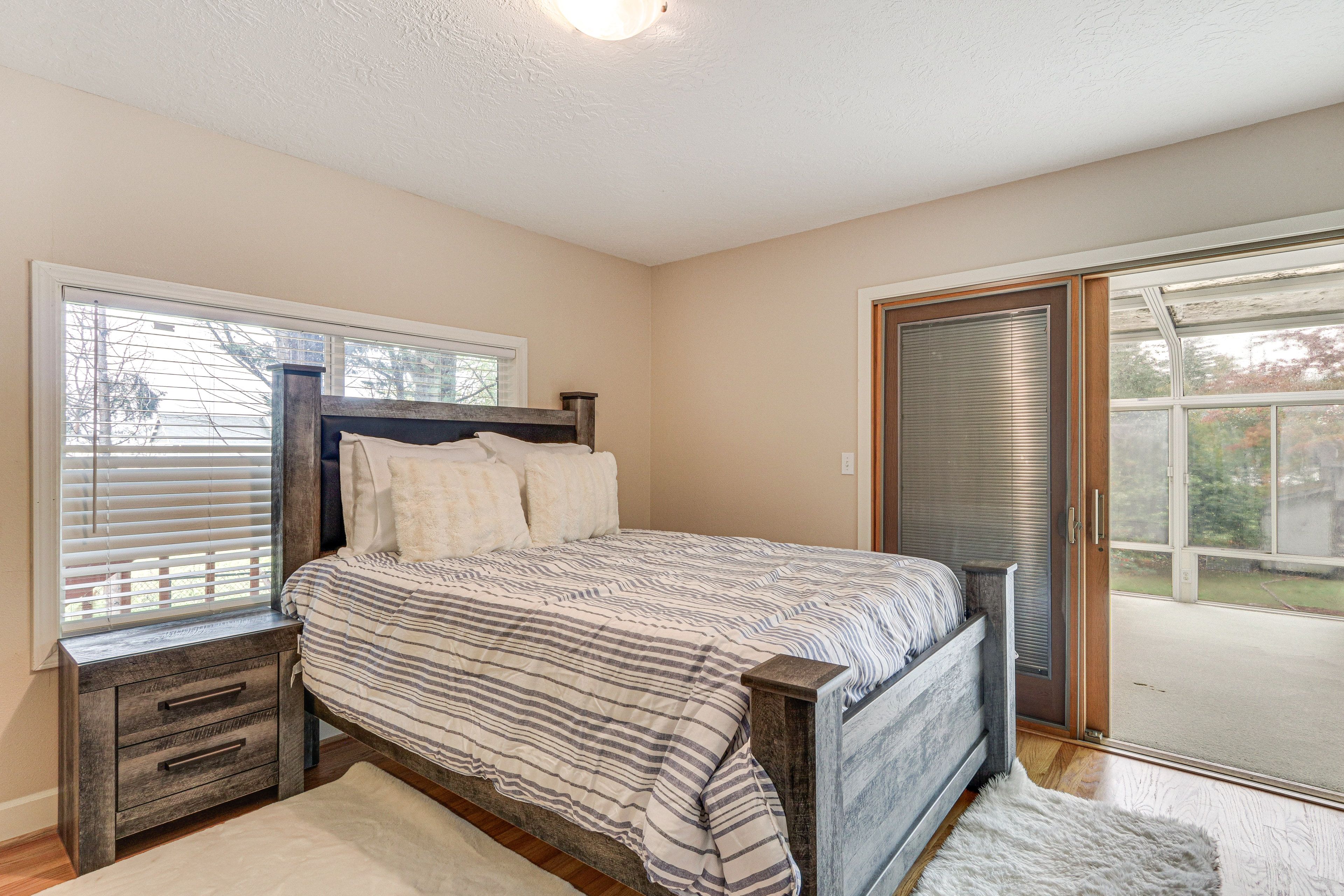 Bedroom 1 | Queen Bed | Linens Provided | Main Floor