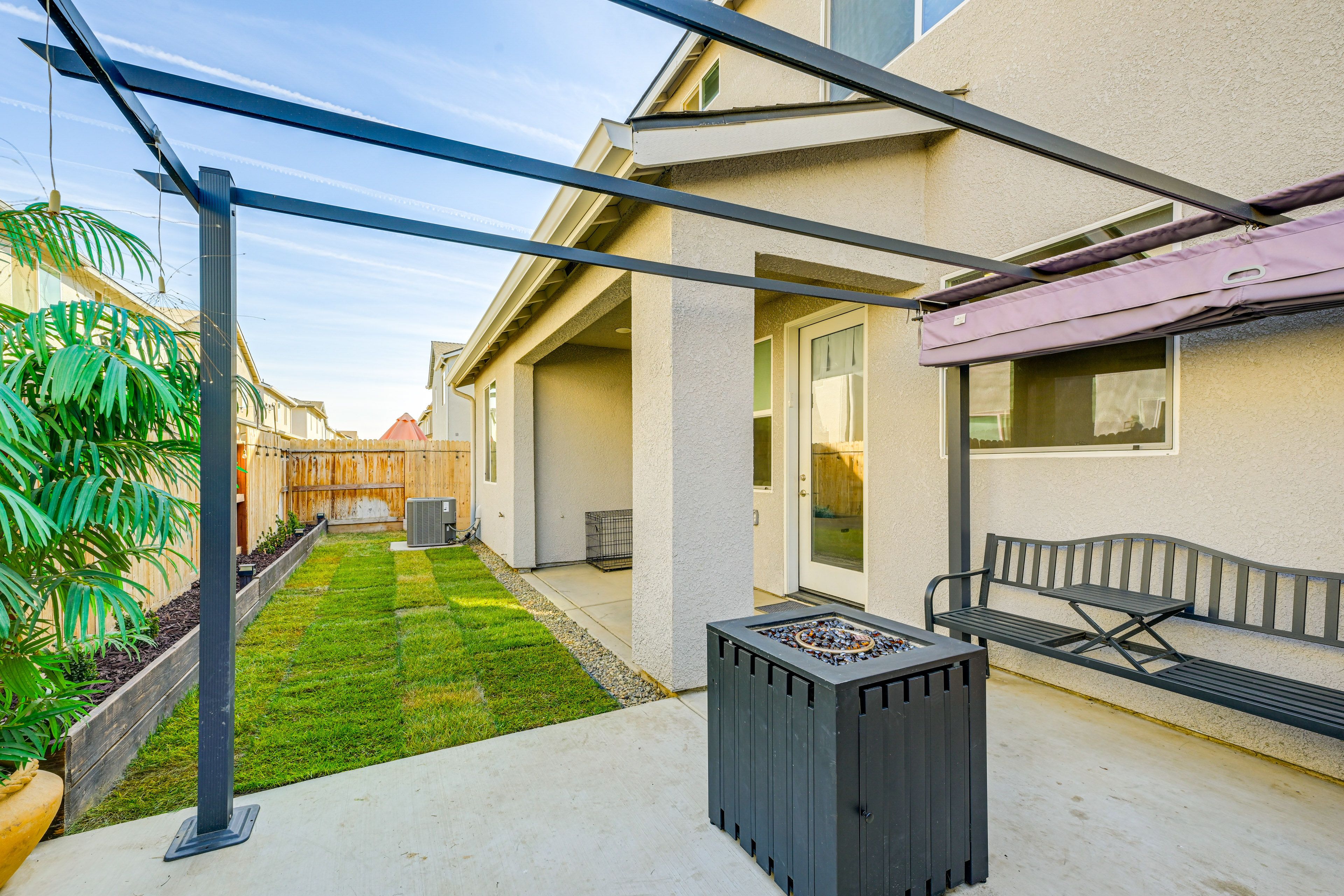Private Yard | Fire Pit