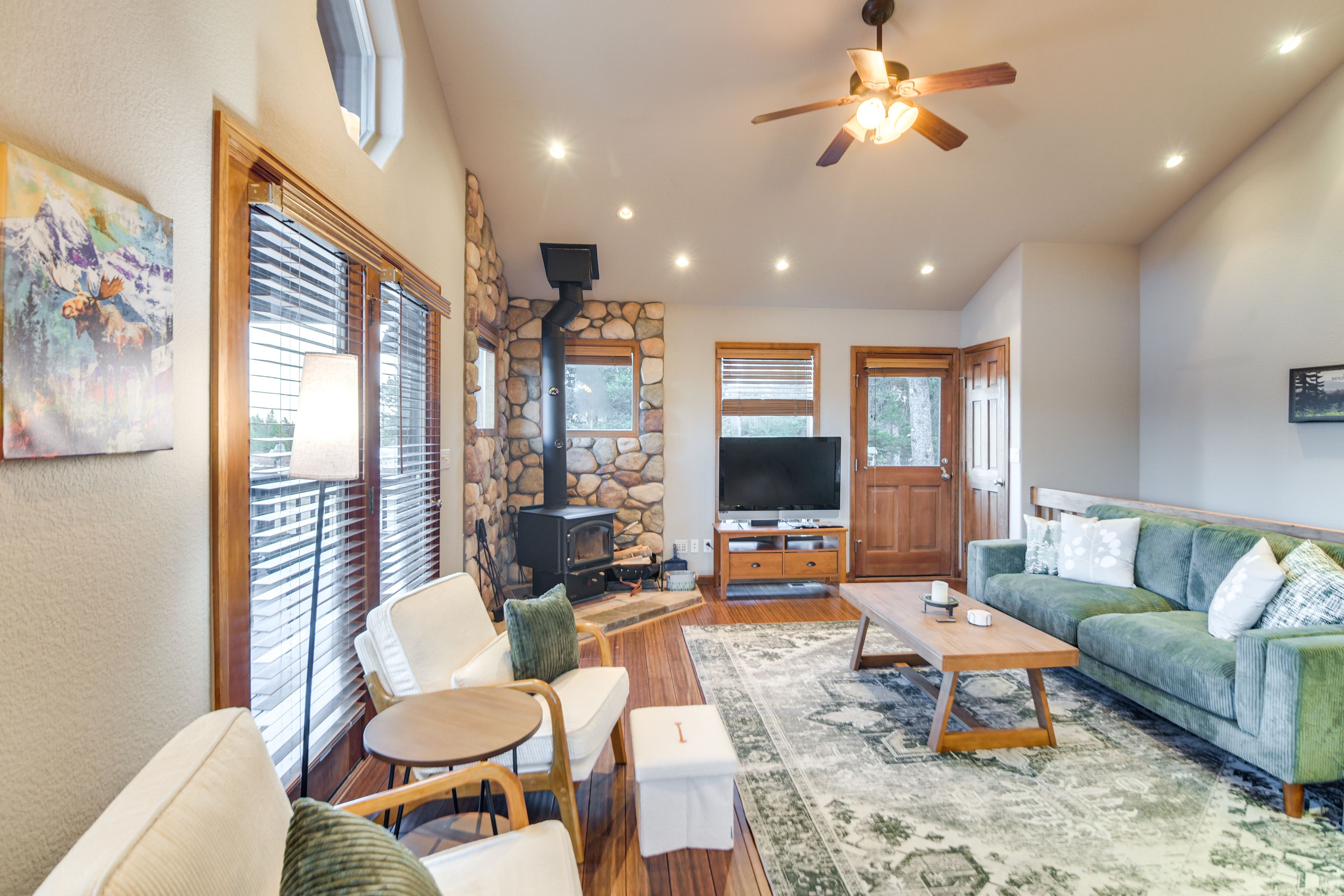 Living Room | 2nd Floor | Smart TV | Baseboard Heating | Free WiFi