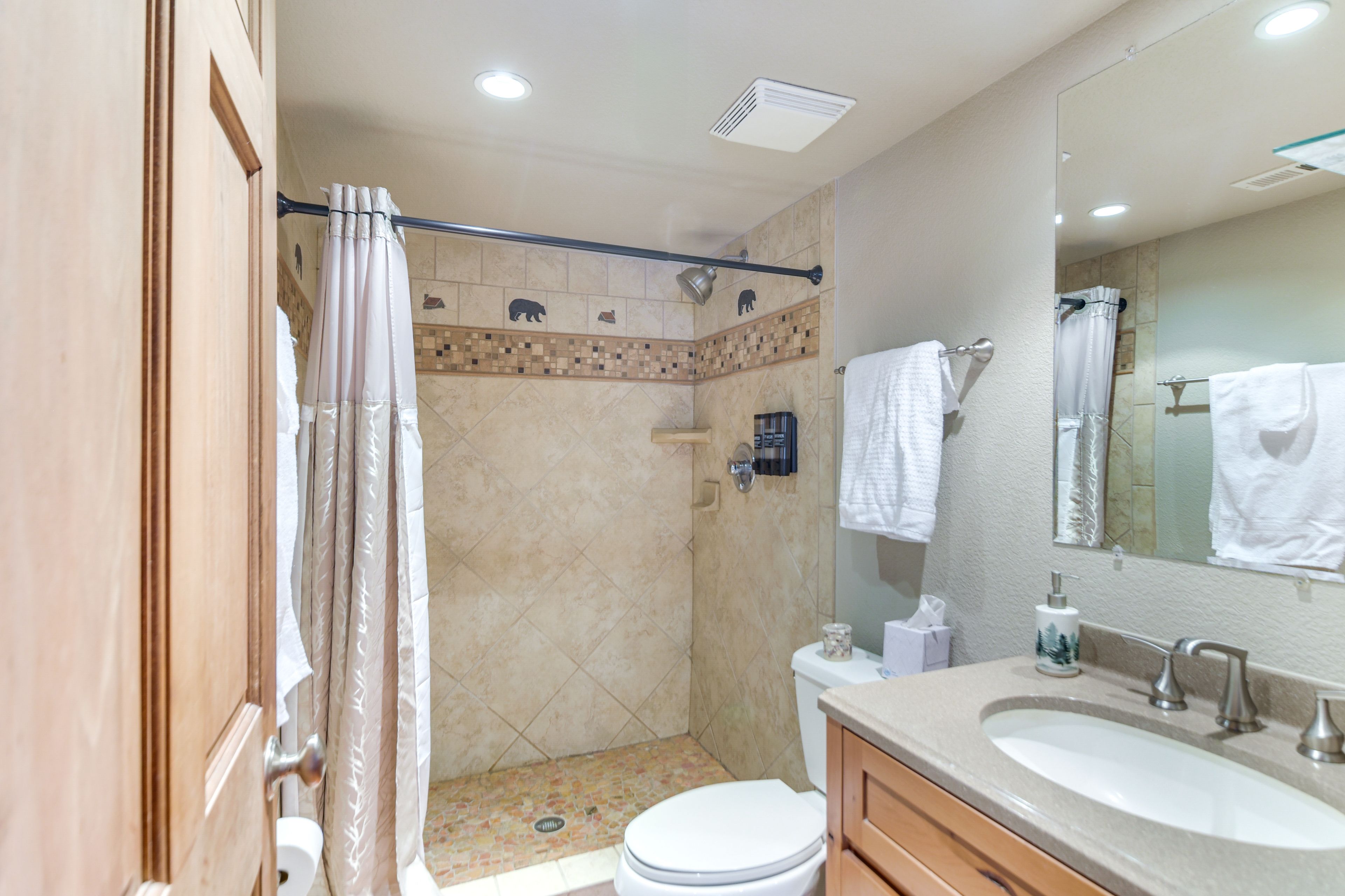 Full Bathroom | 1st Floor